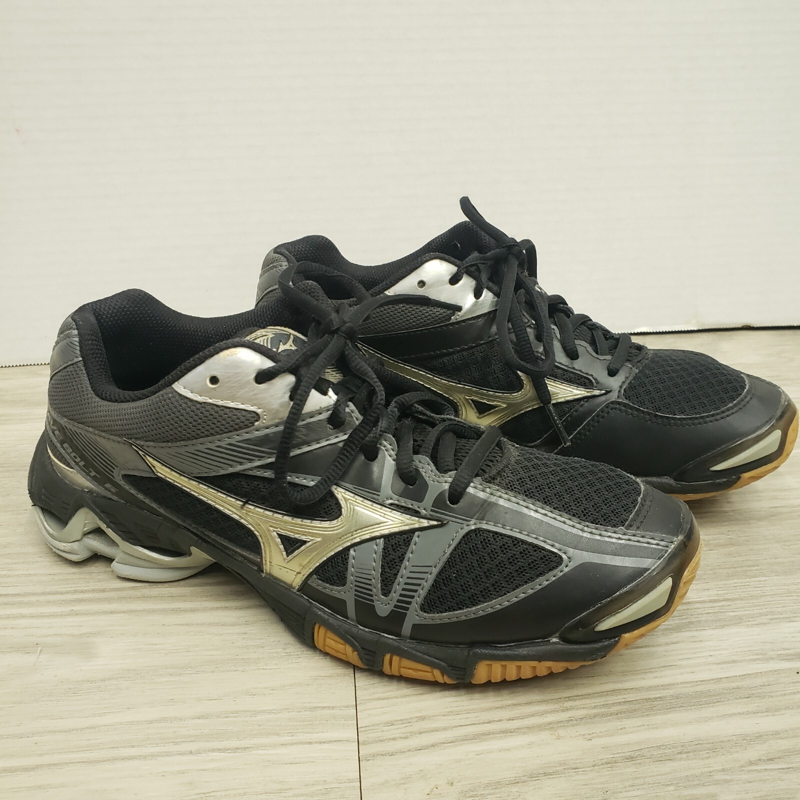 Mizuno Wave Bolt 6 Black Athletic Running Shoes Sneakers Size 9 Women Volleyball