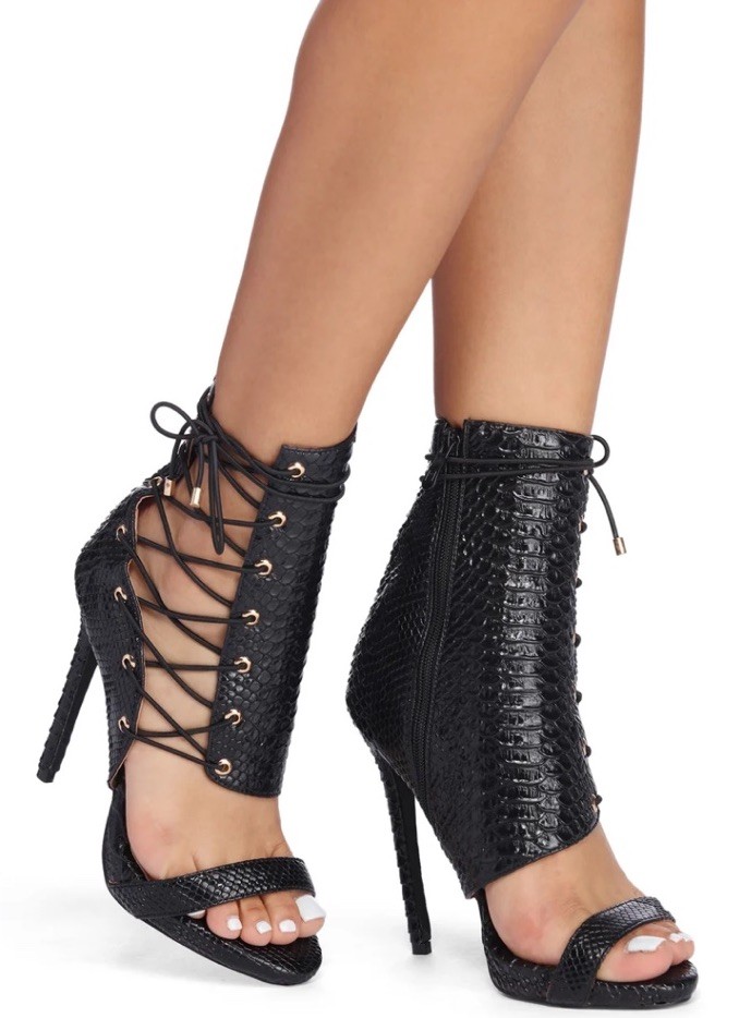 NWOT Azalea Wang Black Laced Open Toe Snake Stilettos Shoes Heels Sandals Size 9