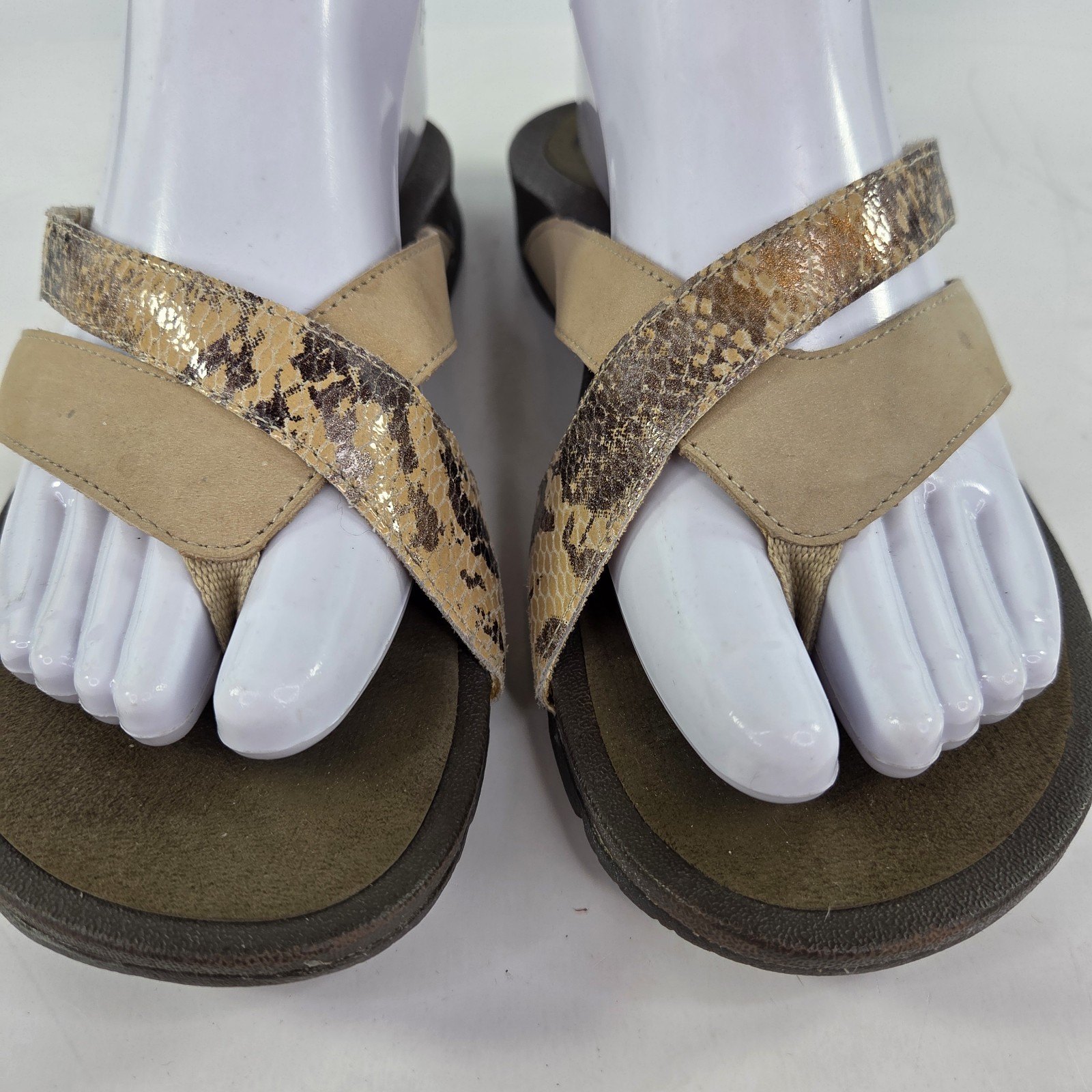 Abeo leather thong sandals Womens US 7 Tan snakeskin print strap Shoes