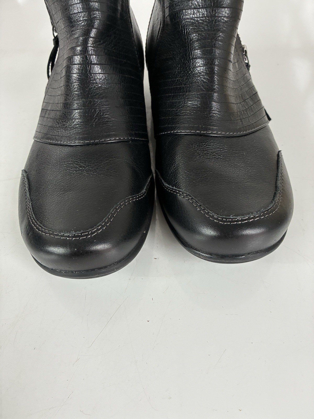 Taos Women’s Habit (HAB-13939) Leather Bootie Black Size 9 W Ankle Logo Zipper
