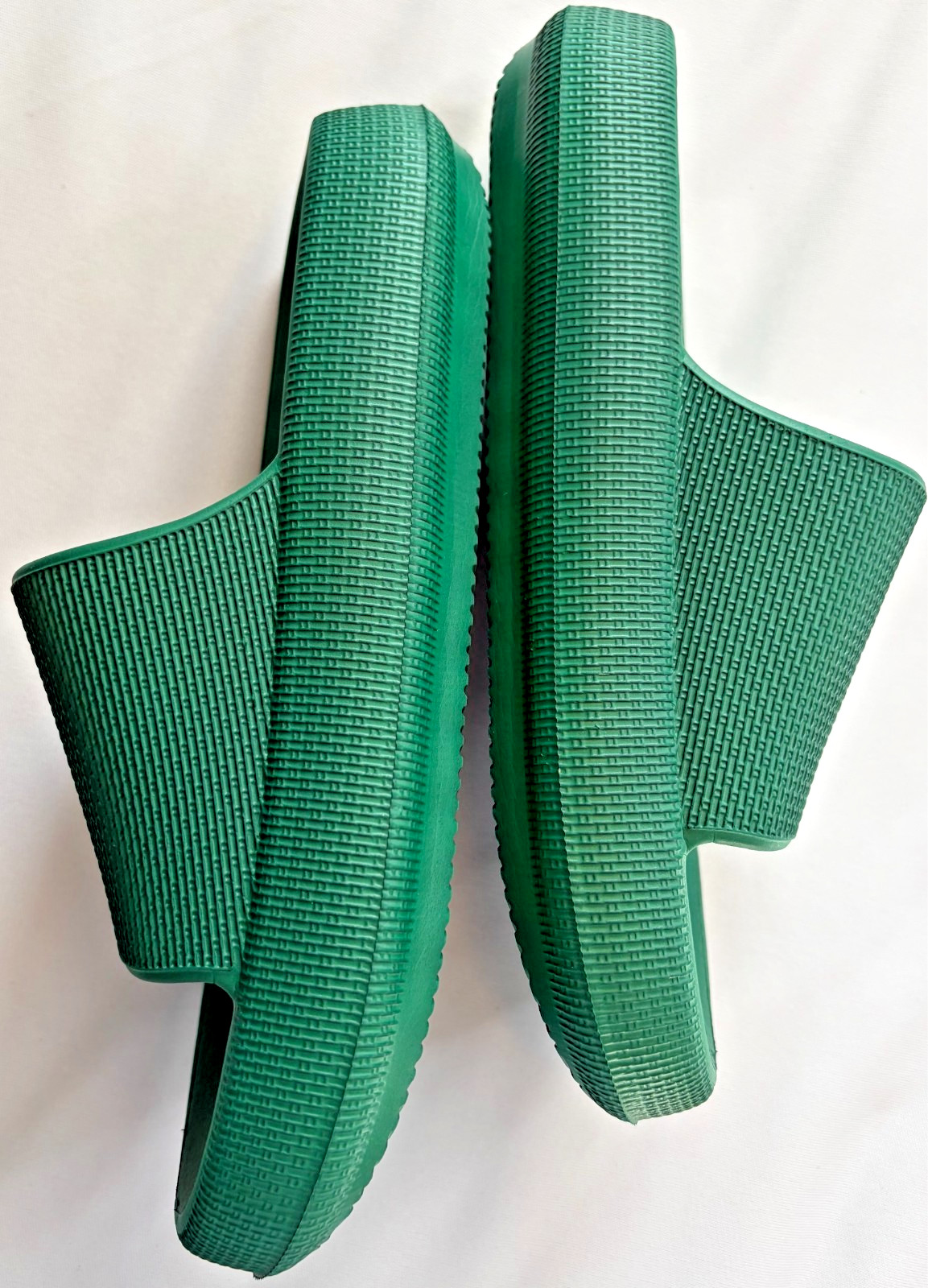 Cushionaire Feather Cloud Recovery Slides Green Womens 7 Comfort Sandals