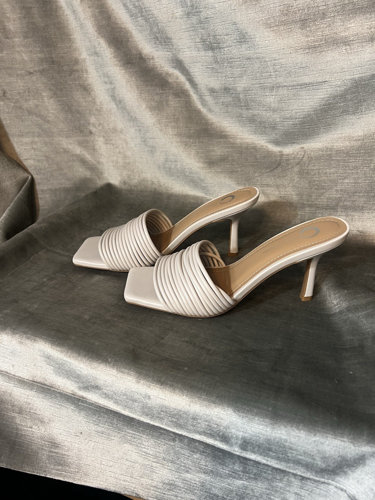 #5935. NEW! Tru Comfort Foam Calliope Heeled Off White Sandals. Size 7