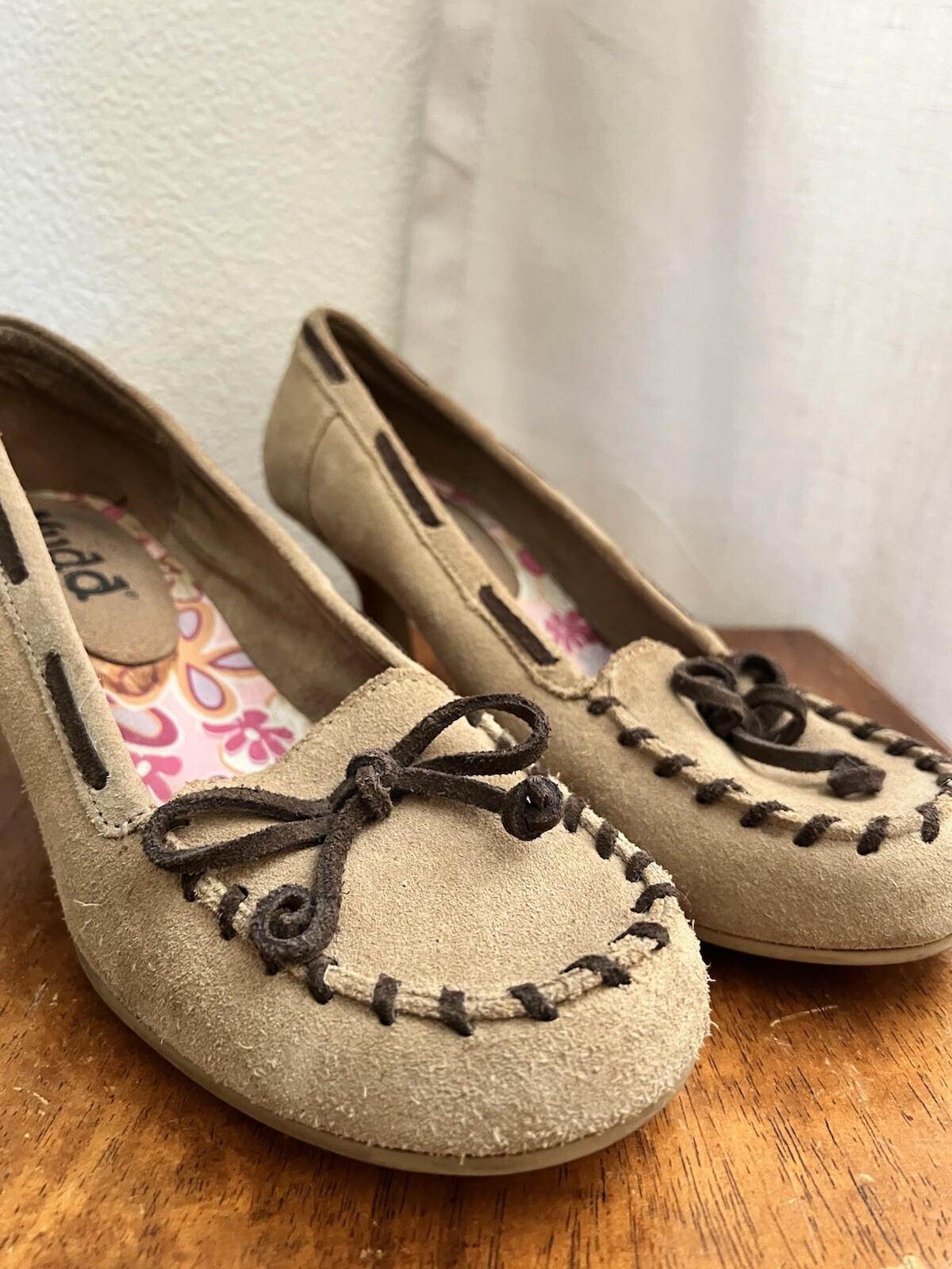 Y2K 2000s Mudd Shoes 8 Kitten Heel Moccasin Tan Suede Leather Slip On Pumps Boho