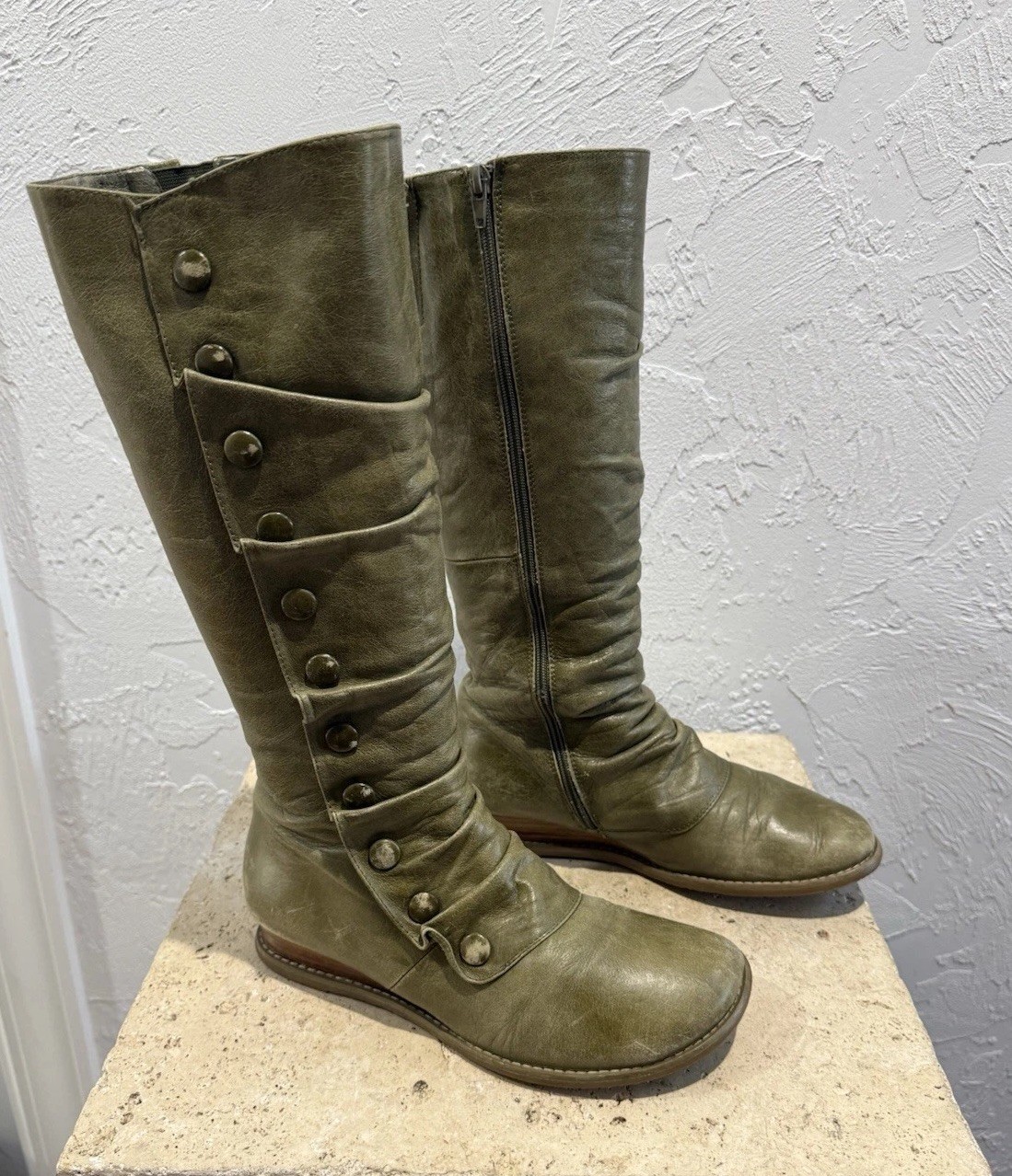 Isabella Anselmi Bloom Wedge 41 / 10 Heel ZIP Boots Olive Green Leather Button