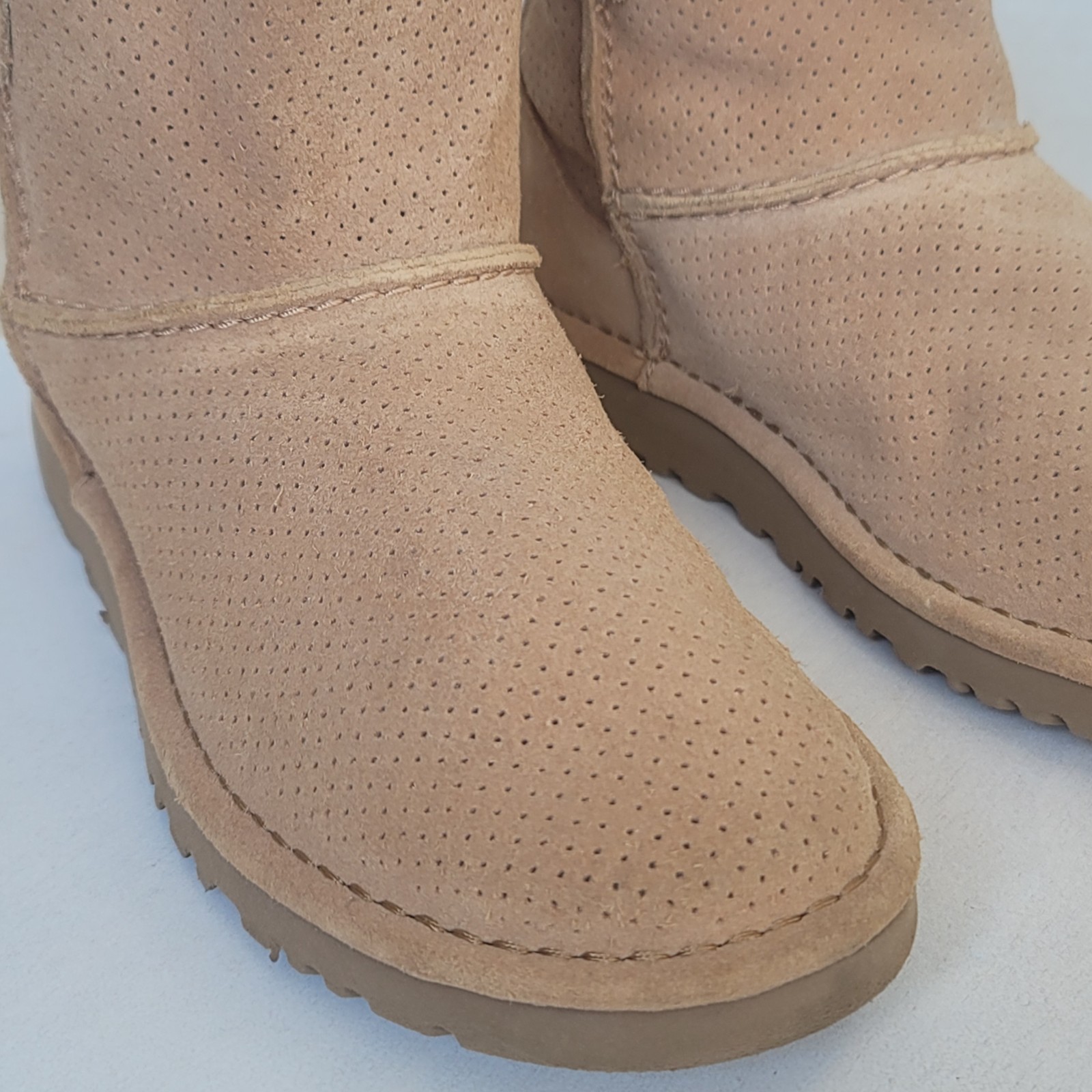 UGG Classic Unlined Mini Perforated Tawny Suede Leather Booties Booties Sz 5