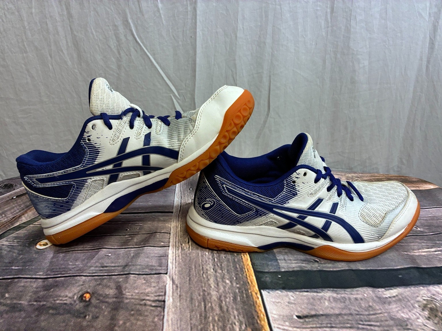 ASICS Gel Rocket 9 Womens Size 6 Volleyball Shoes White Blue Gum Sole 1072A034