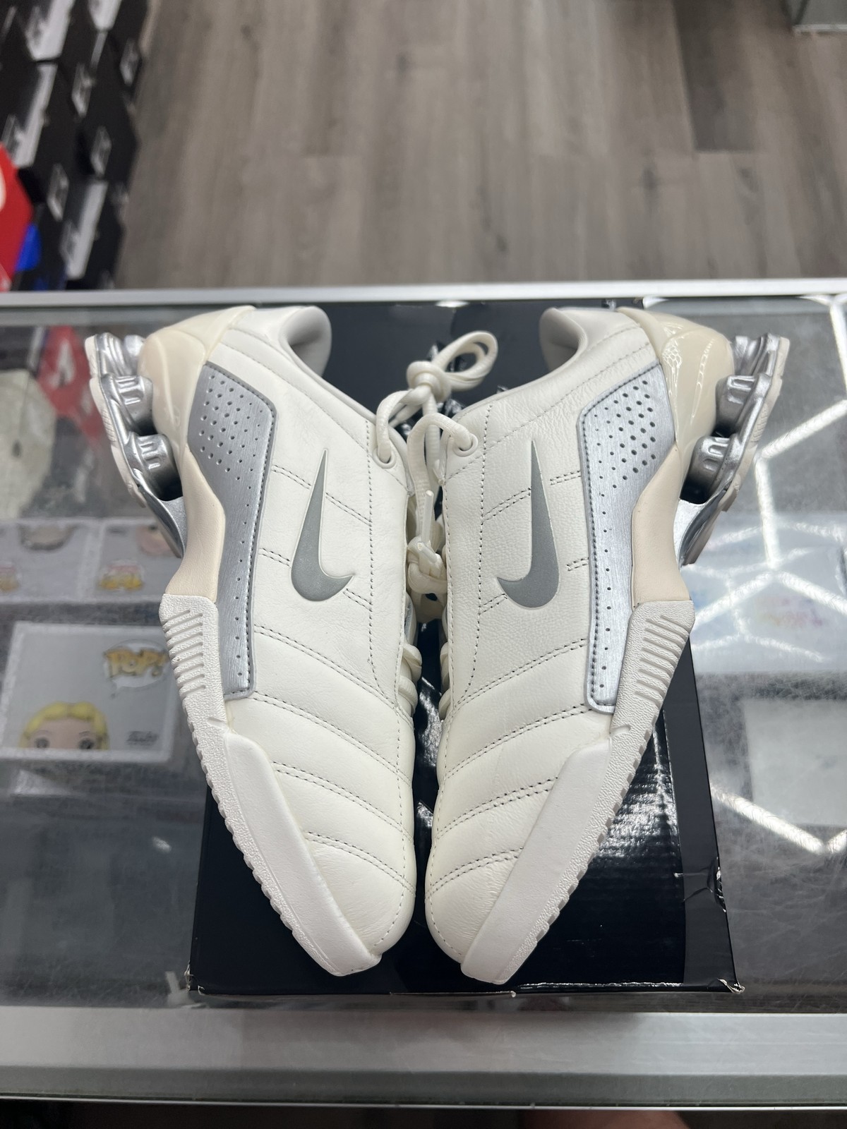 Size 6.5W – Nike Total 90 Shox Magia Sail Metallic Silver IO9300-100