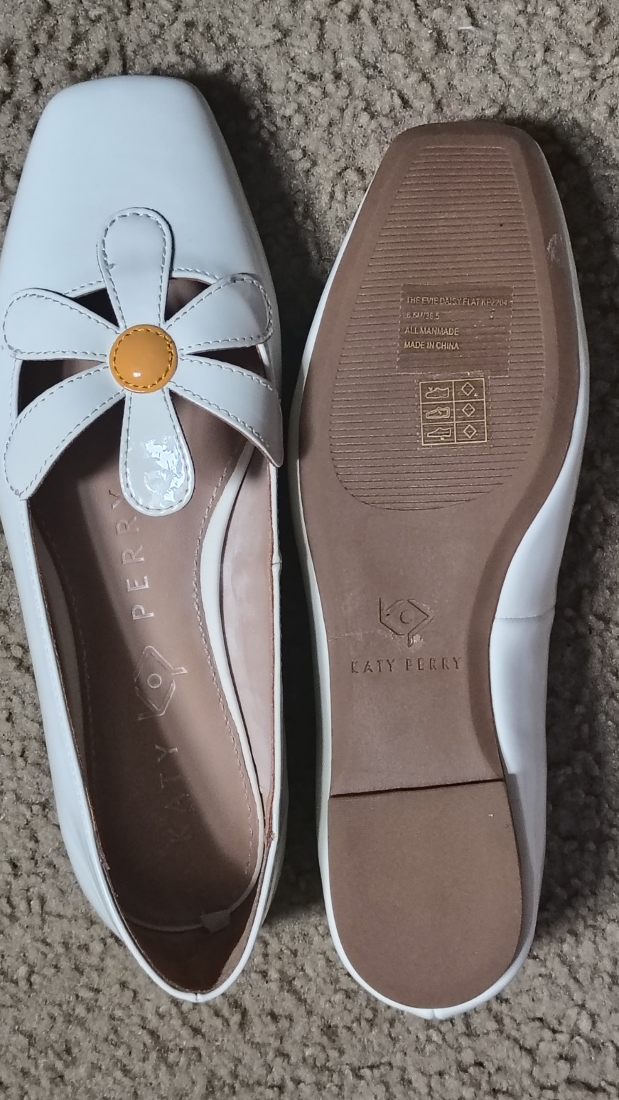 Katy Perry Women’s White Slip-On Flats Square Toe Flower Logo Synthetic 6.5 M