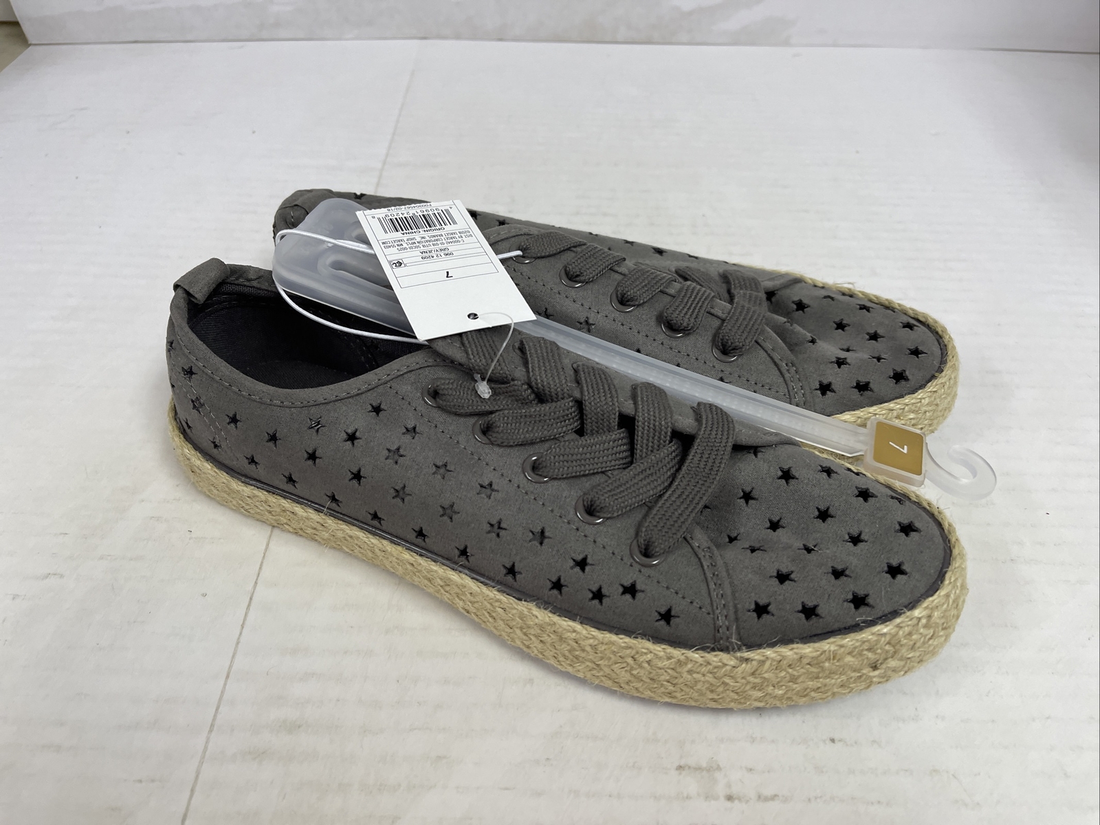 Universal Threads Womens Size 7 Gray Jena Espadrille Star Cut-Outs Sneakers