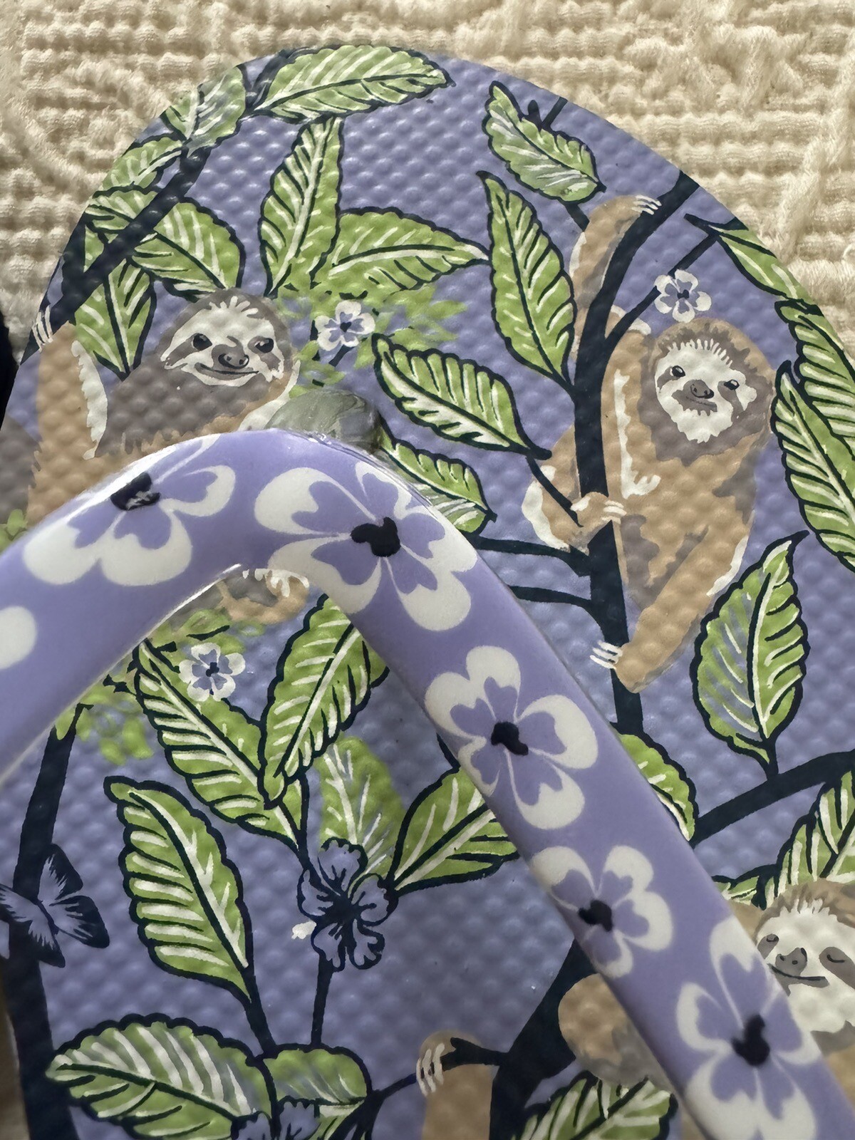 Vera Bradley Women’s Sloth Hanging Around Flip Flop Sandals Large 9-10 Purple