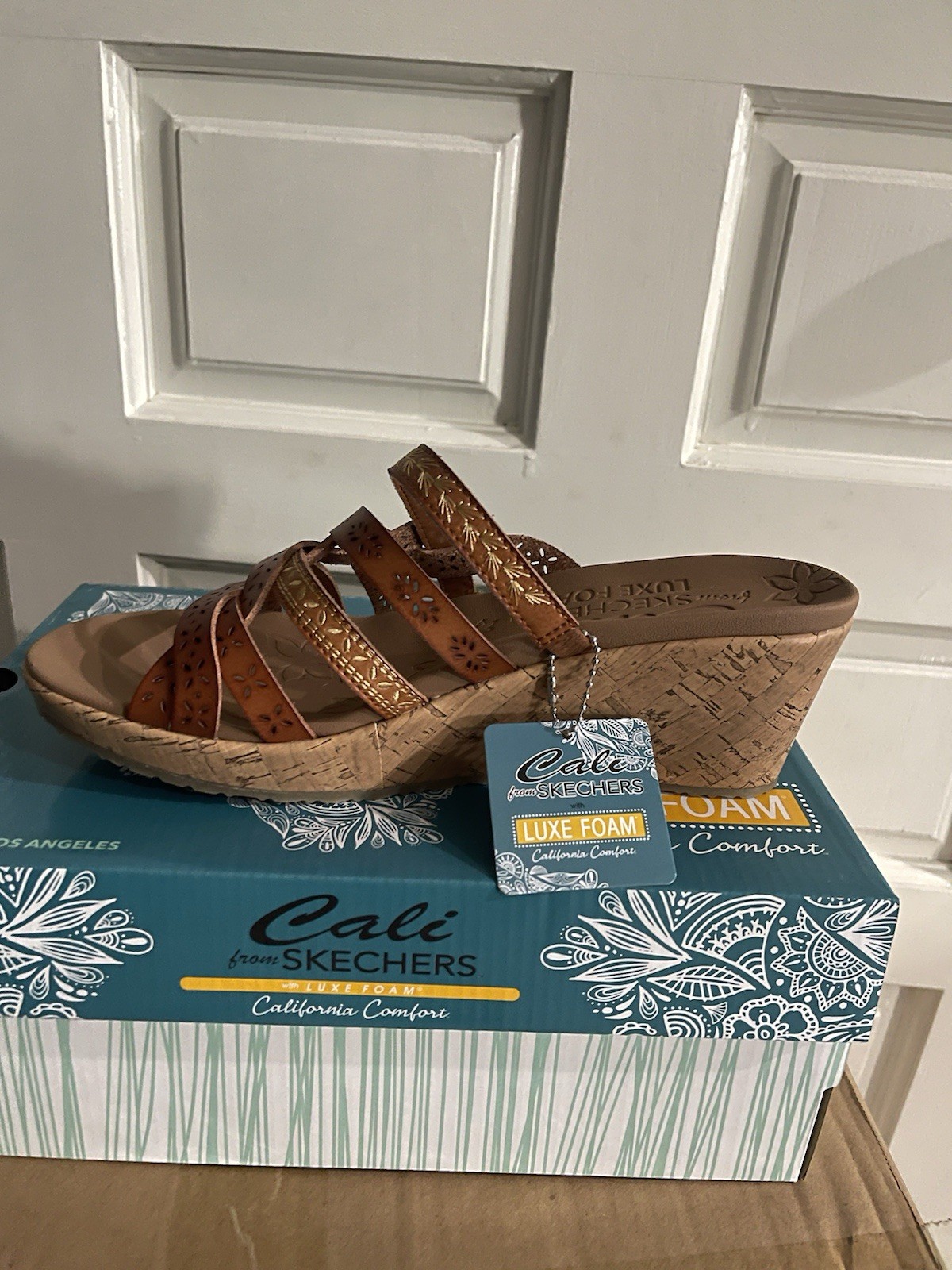 Skechers beverlee new without box resort women’s wedge sandals