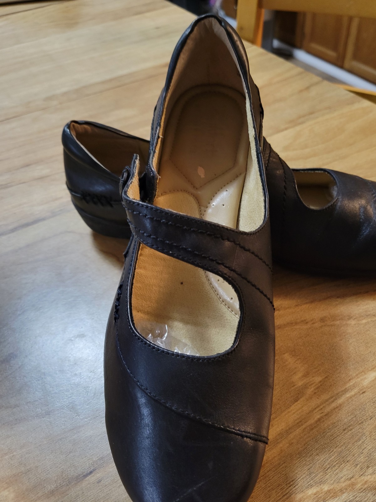 Mary Jane Style Leather Shallow Toe Comfort Flat By Strictly Comfort sz 10-M