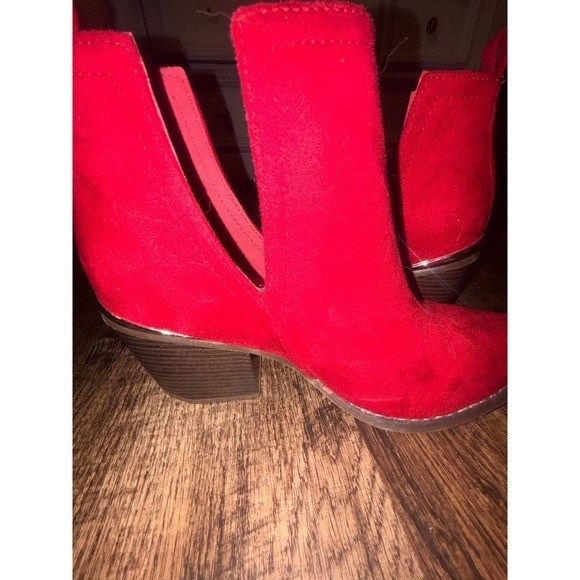 Journee Collection Red Faux Suede V-Cutout Pointed Toe Ankle Boot Block Heel 9.5