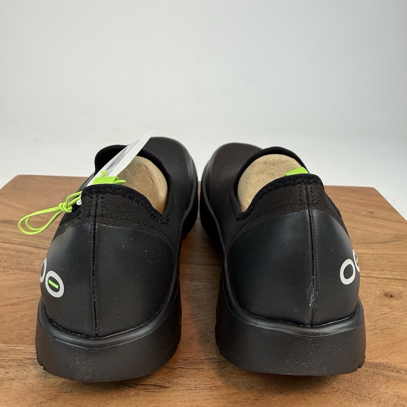 New Womens Oofos Oomg Eezee Black Athletic Low Recovery Pull On Shoes Size 10