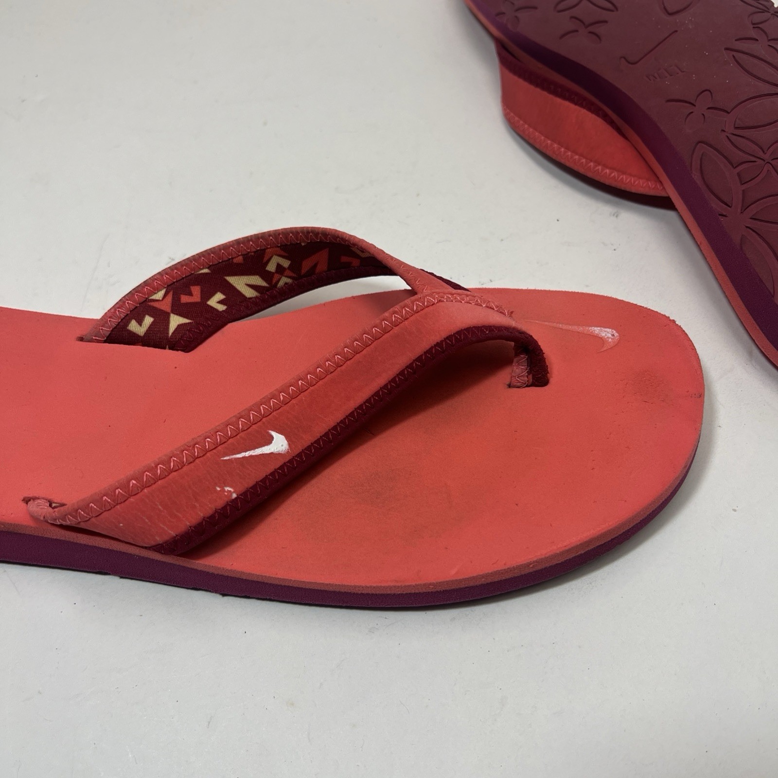 Nike Womens Size 11 Flip Flop Thong Ultra Celso 314870-600 Fruit Punch Pink