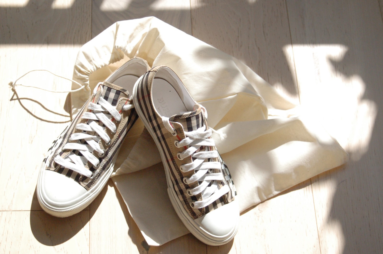 Used Burberry Larkhall BEIGE CHECK CANVAS LOGO WHITE CAP TOE SNEAKERS 39/ US 8.5