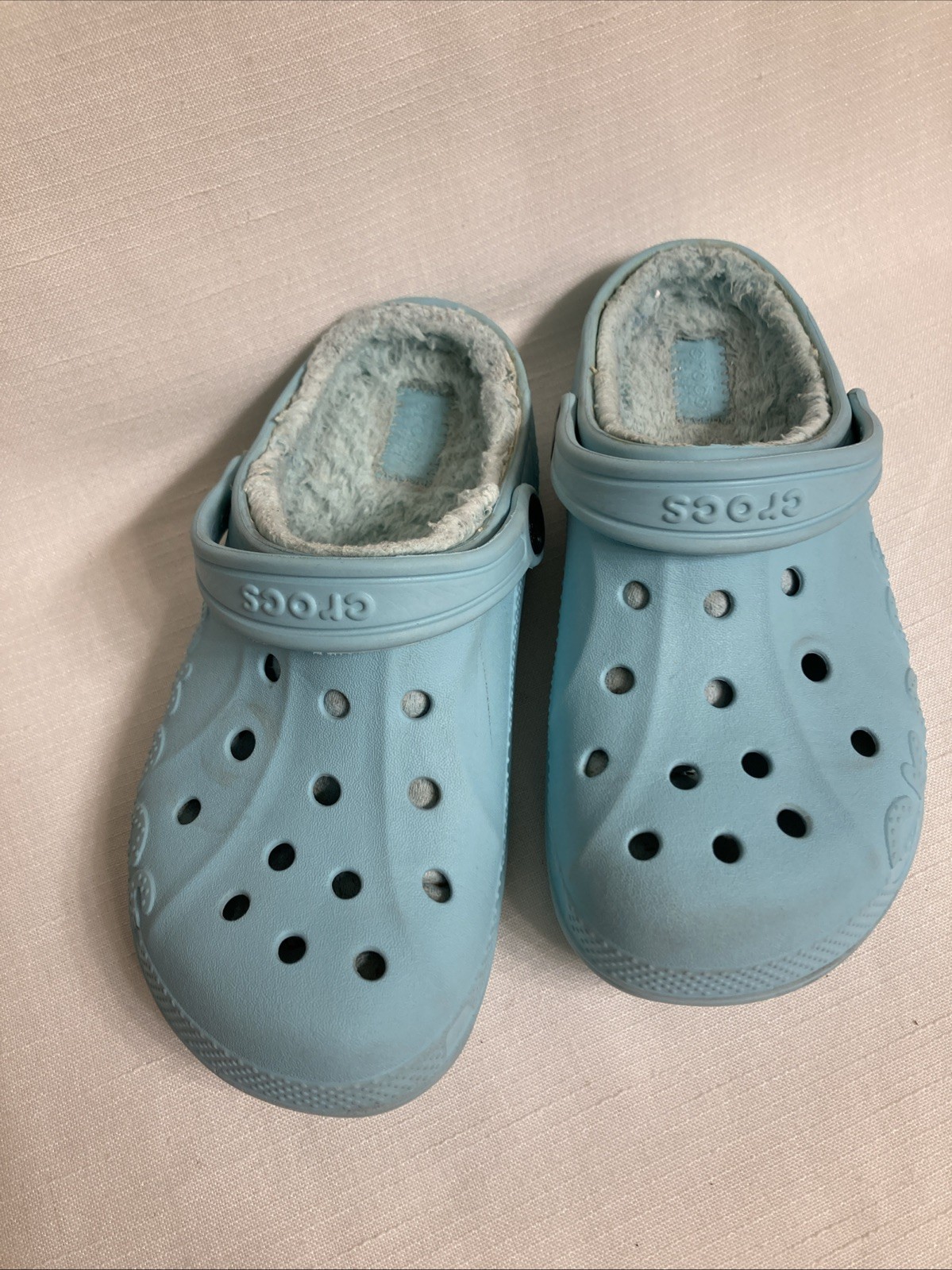 Crocs Baya Lined Clog in light blue, featuring a cozy faux fur interior for warm