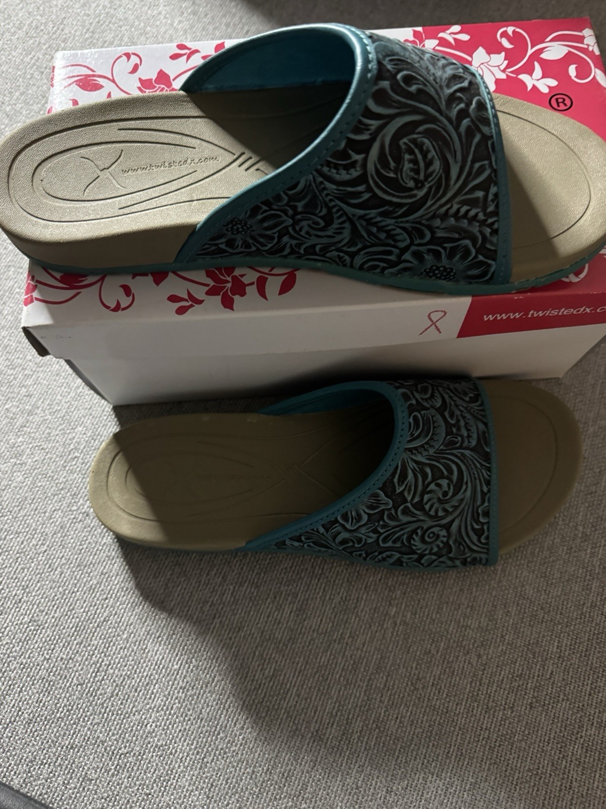 Twisted X Women’s Teal Color Slide Sandals Size 8 Tooled Leather Top Summer Shoe