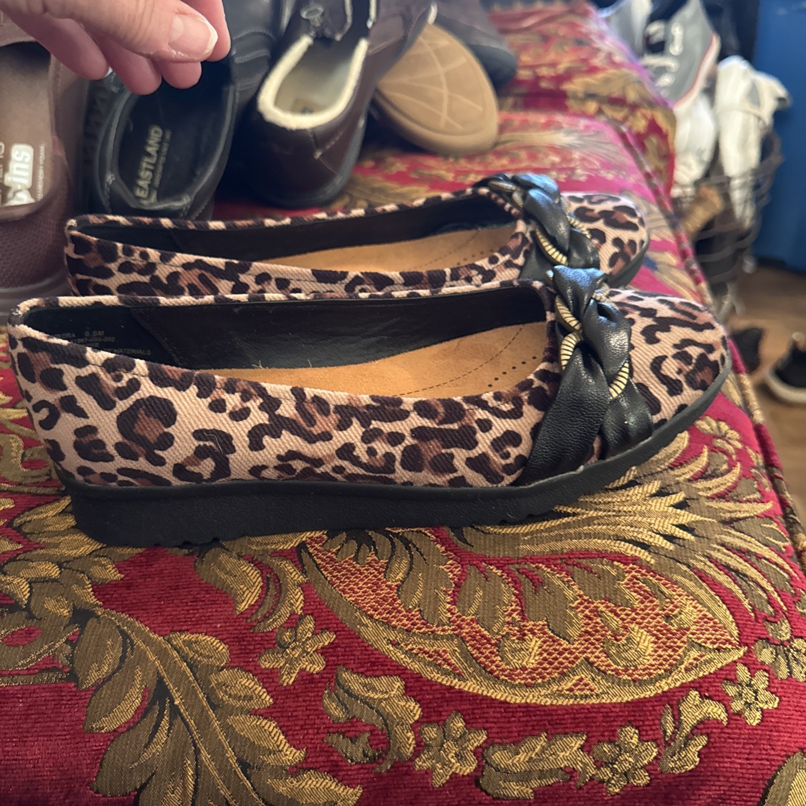 Baretraps Aurora Shoes 8.5 Leopard Corduroy Memory Foam Twist Toe Wedge BOHO Mom