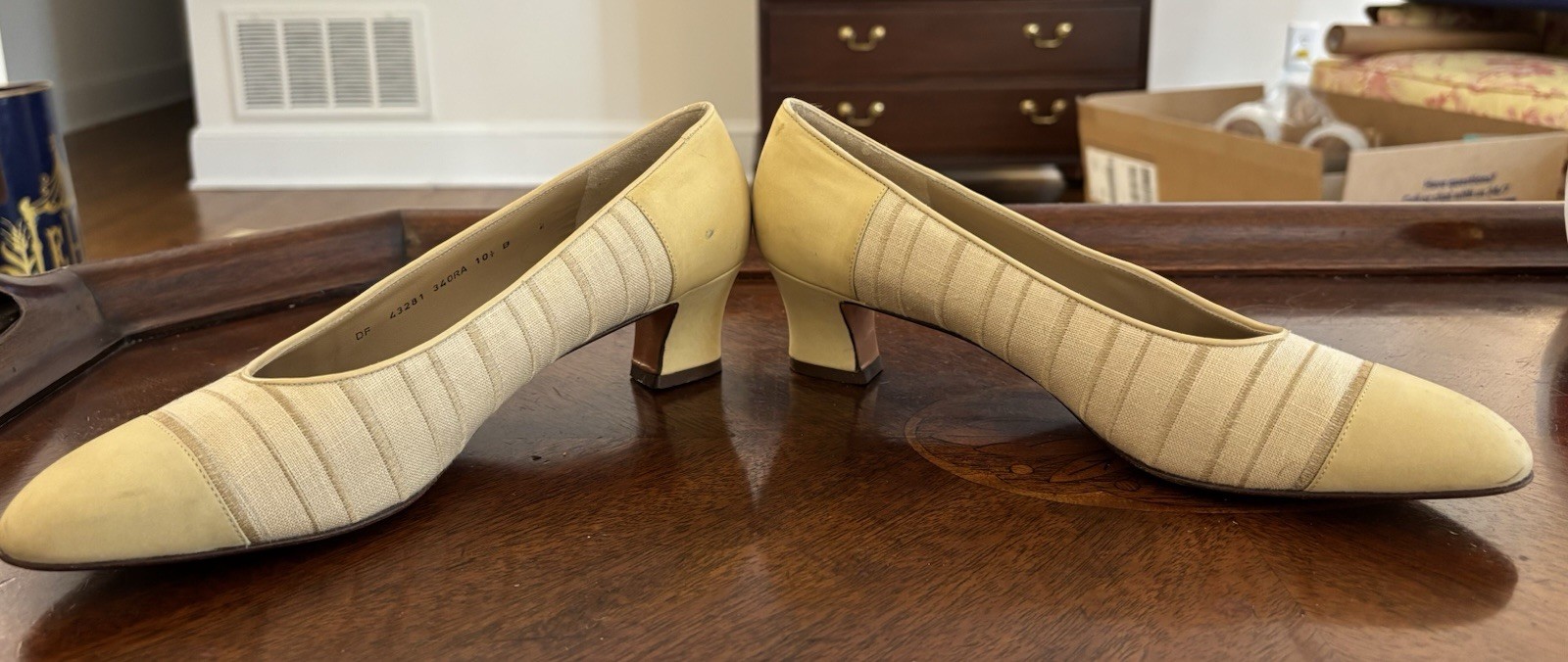 Salvatore Ferragamo Vintage Pumps Cream Beige Striped Canvas Leather Size 10.5 B