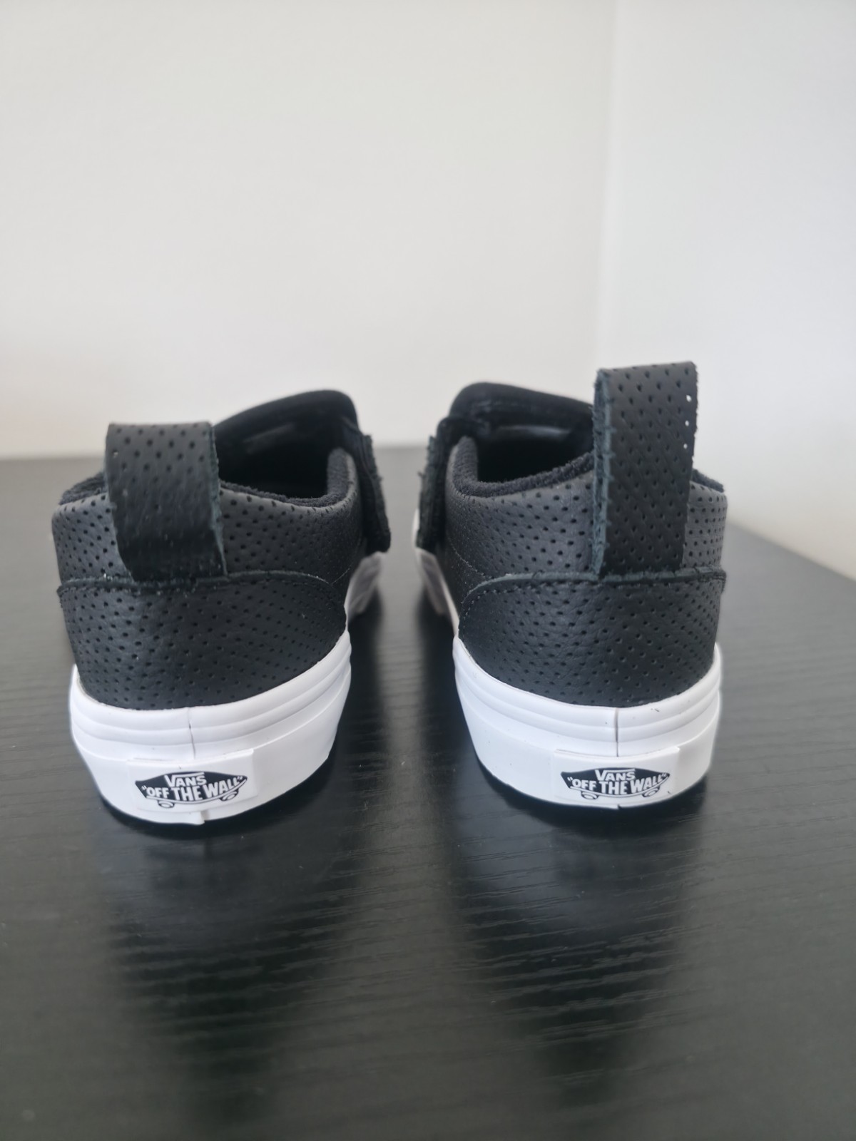 Vans Slip-On V Shoes EU (perf) Black / True White Size 4.0 TD