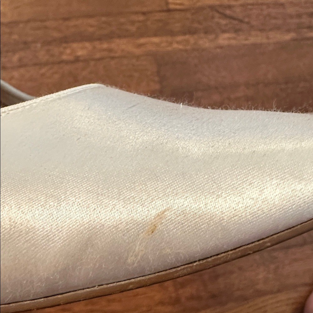 Vtg Dyeables «Cheers» Creamy White Satin Dressy Mary Jane Pointy Toe Low Pumps