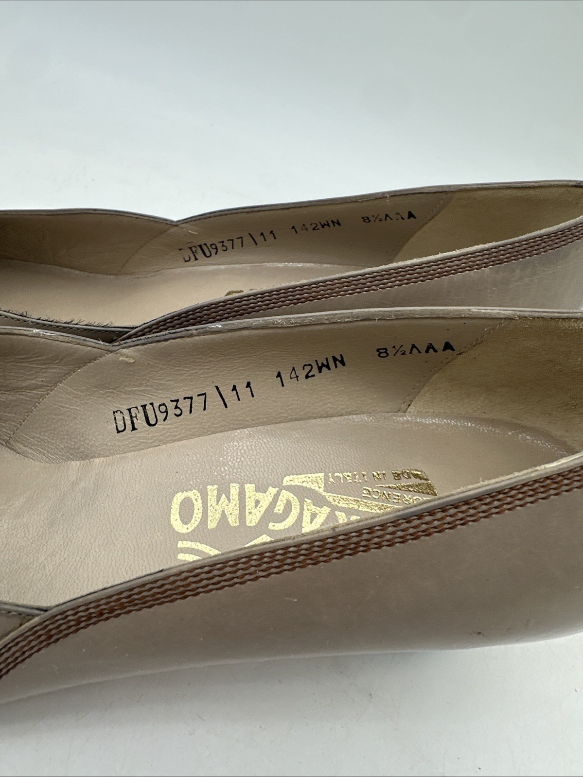 Salvatore Ferragamo Alleata Beige Tan Heels Size 8.5AAA EUC