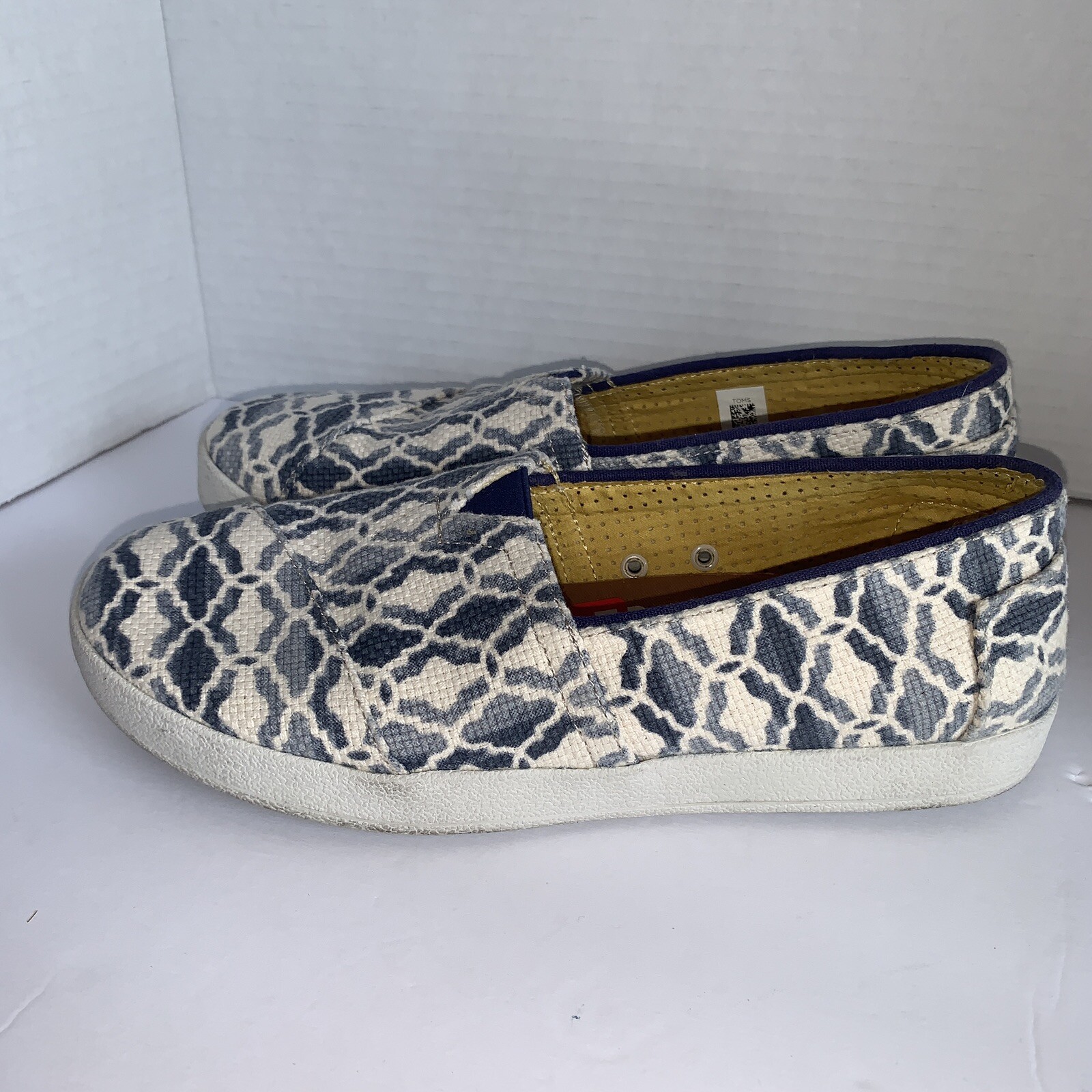 Toms Slip Ons Women’s Size W7.5 Snake Print Blue And White New