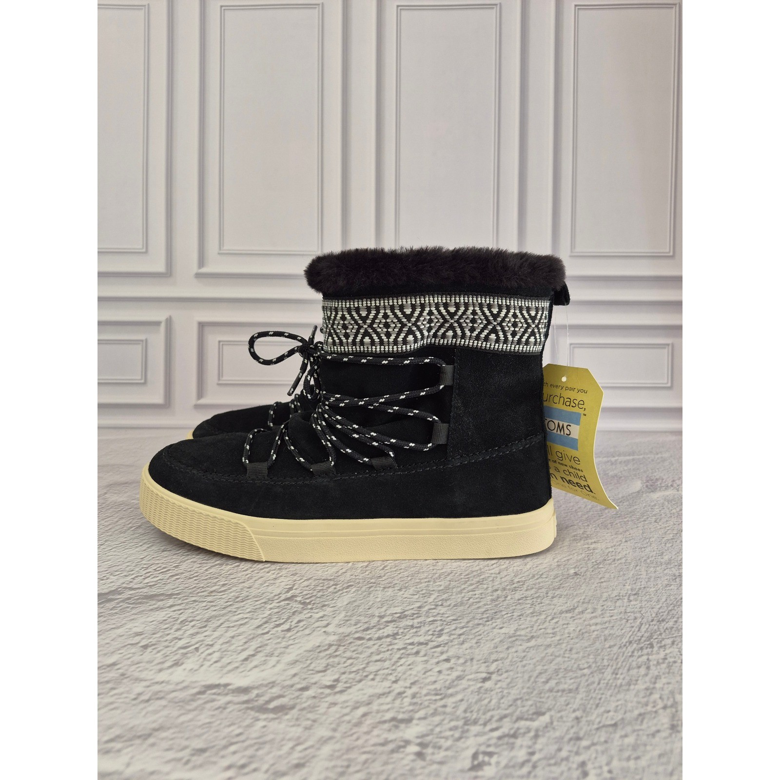 TOMS Alpine Black Suede Faux Fur Trim Lace Up Winter Boots Womens 9 10010903