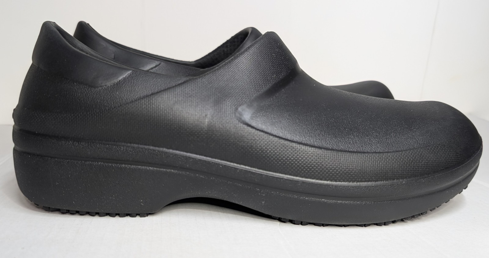 Crocs On-The-Clock Work Slip-Resistant Clogs / Slip-On Work Shoes Size 7