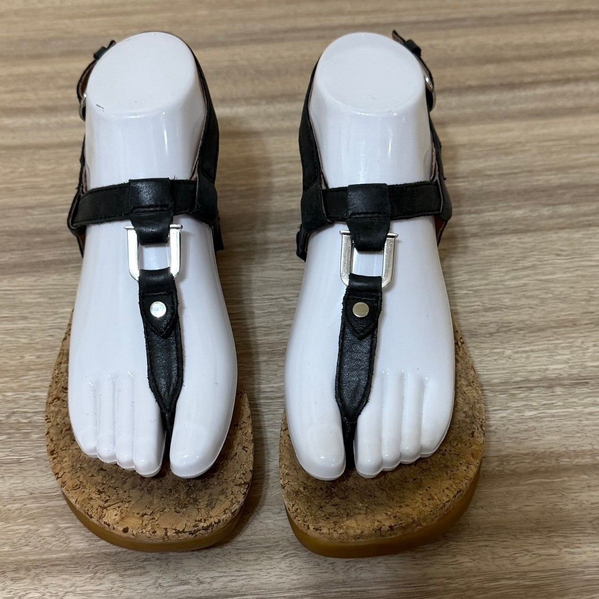 UGG Women Kari T-Strap Sandals 6.5 Black Leather Cork Flat 1112677 Boho Summer