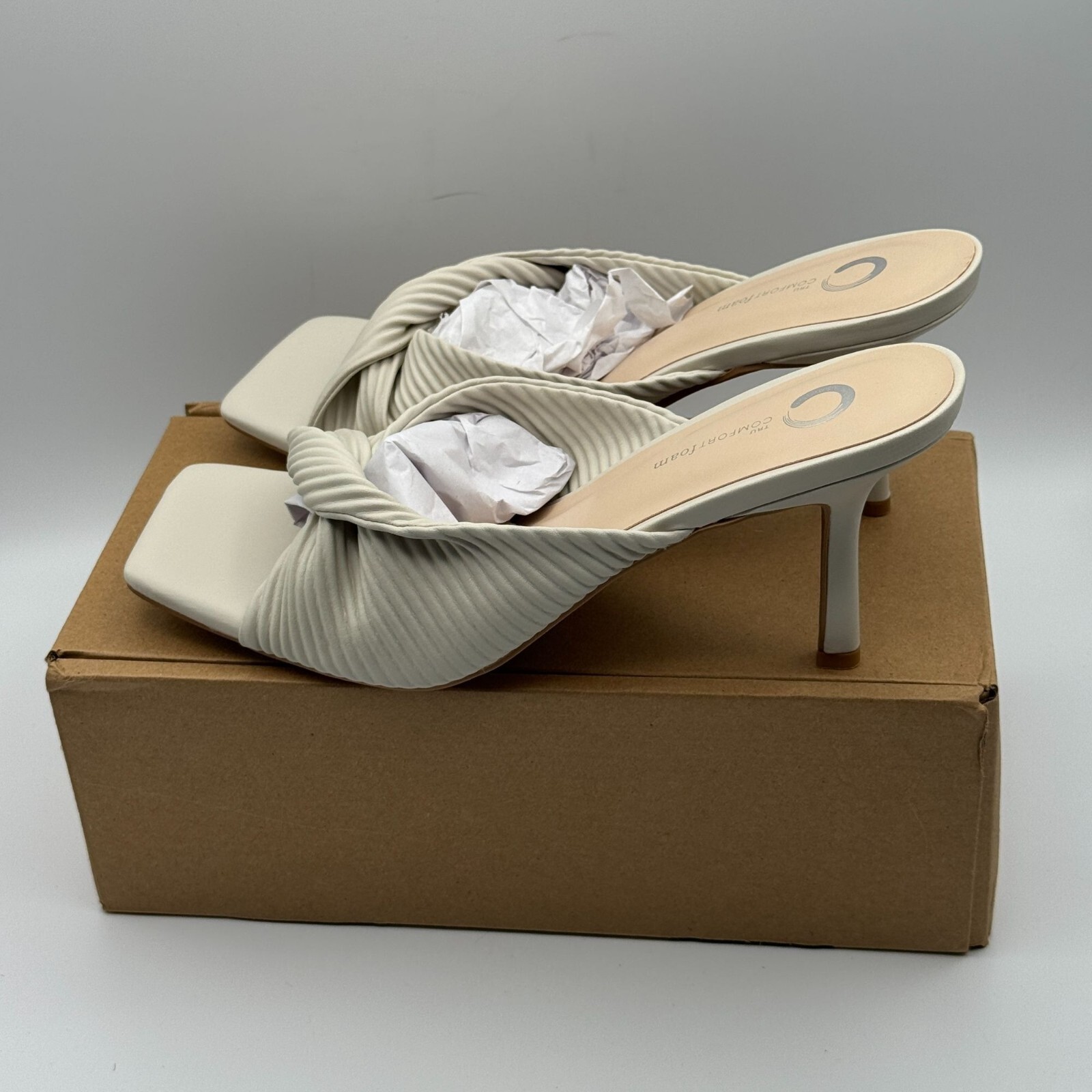 Tru Comfort Foam Greer Heels Size 9 Off White Pleated Slide Sandals Chic 🤍