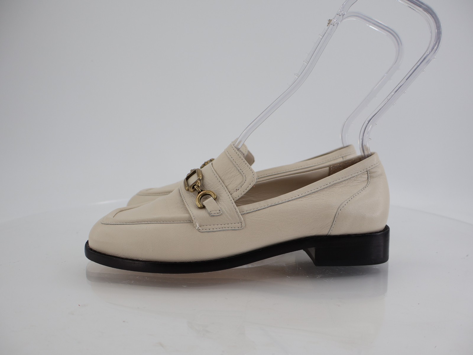 Larroude Patricia Penny Loafer Ivory Leather Gold Chain Size 5.5 Slip On Shoes