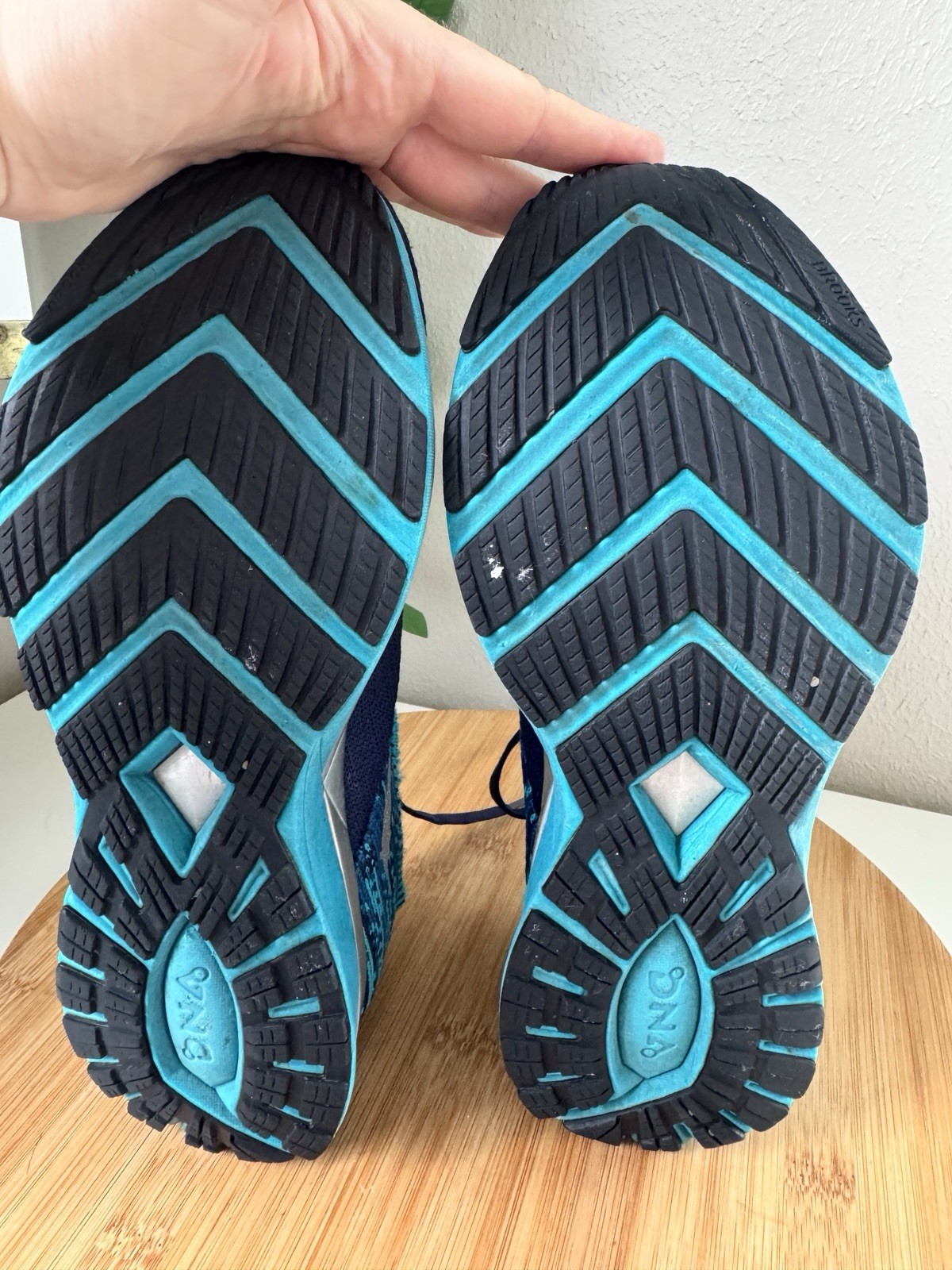 Brooks Ricochet Blue Running Shoes. Women’s 8 B