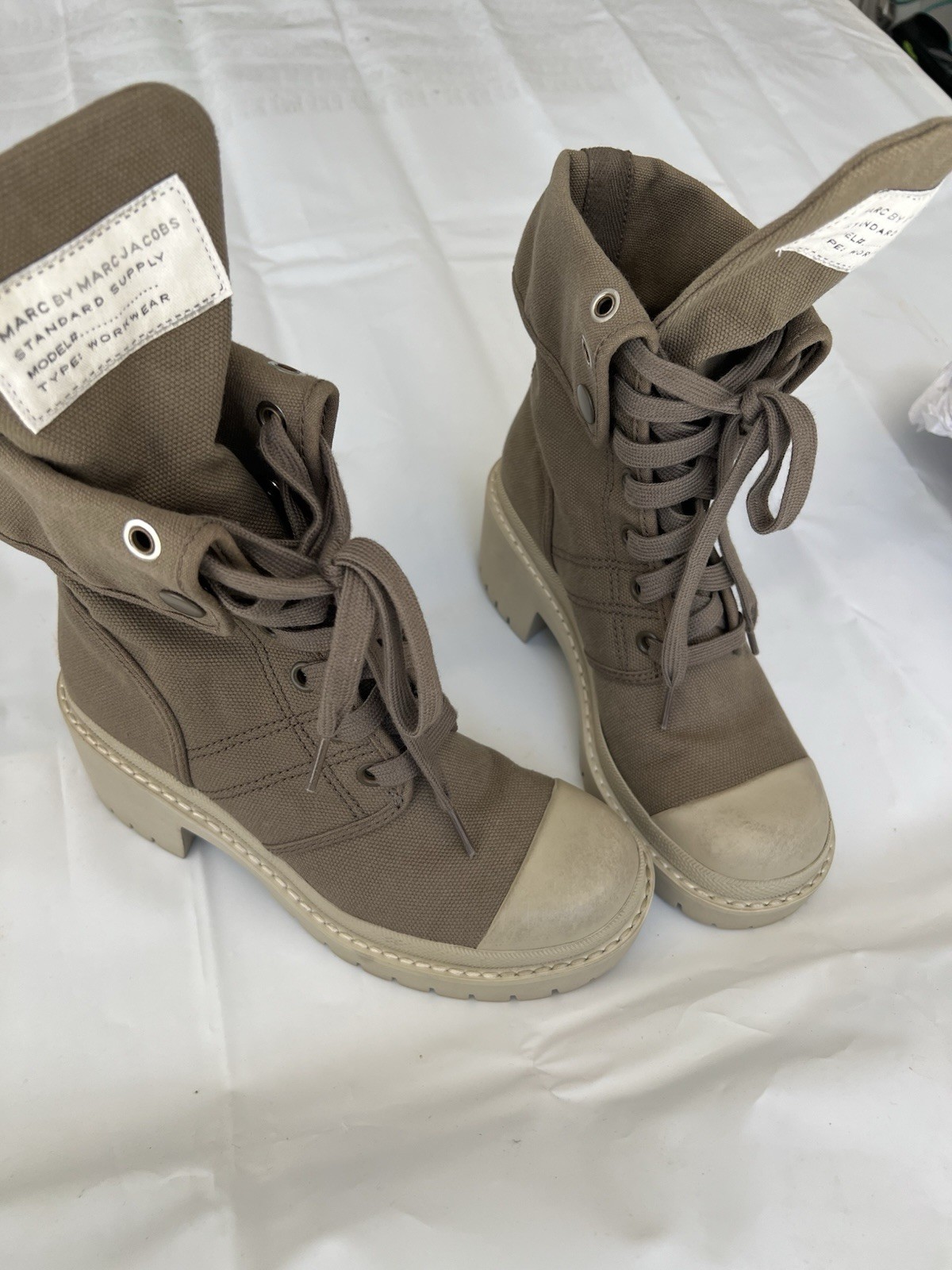 Marc by Marc Jacobs Tan fabric combat Hill/buttons on the side – Lace Up