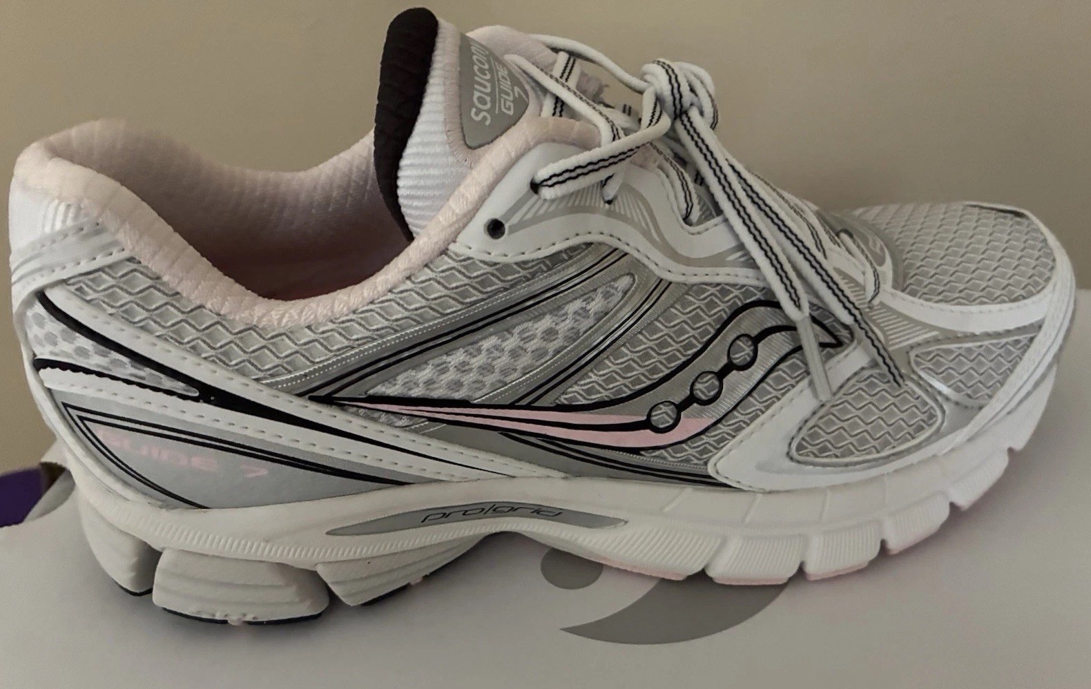 NIB Sz 7.5M Saucony Progrid Guide 7 White/Pink Women’s Running Shoes