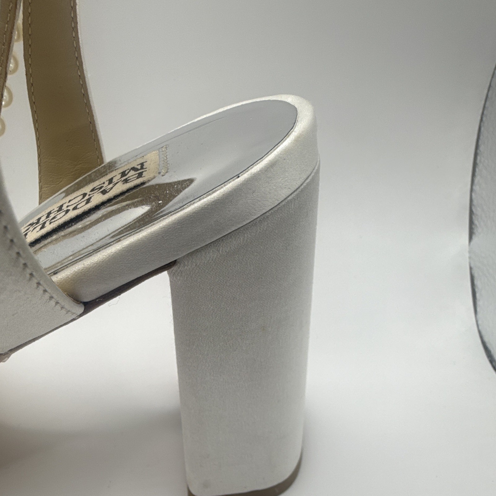 New No Box Badgley Mischka Feisty Pearl Ankle Strap Heels Size 9