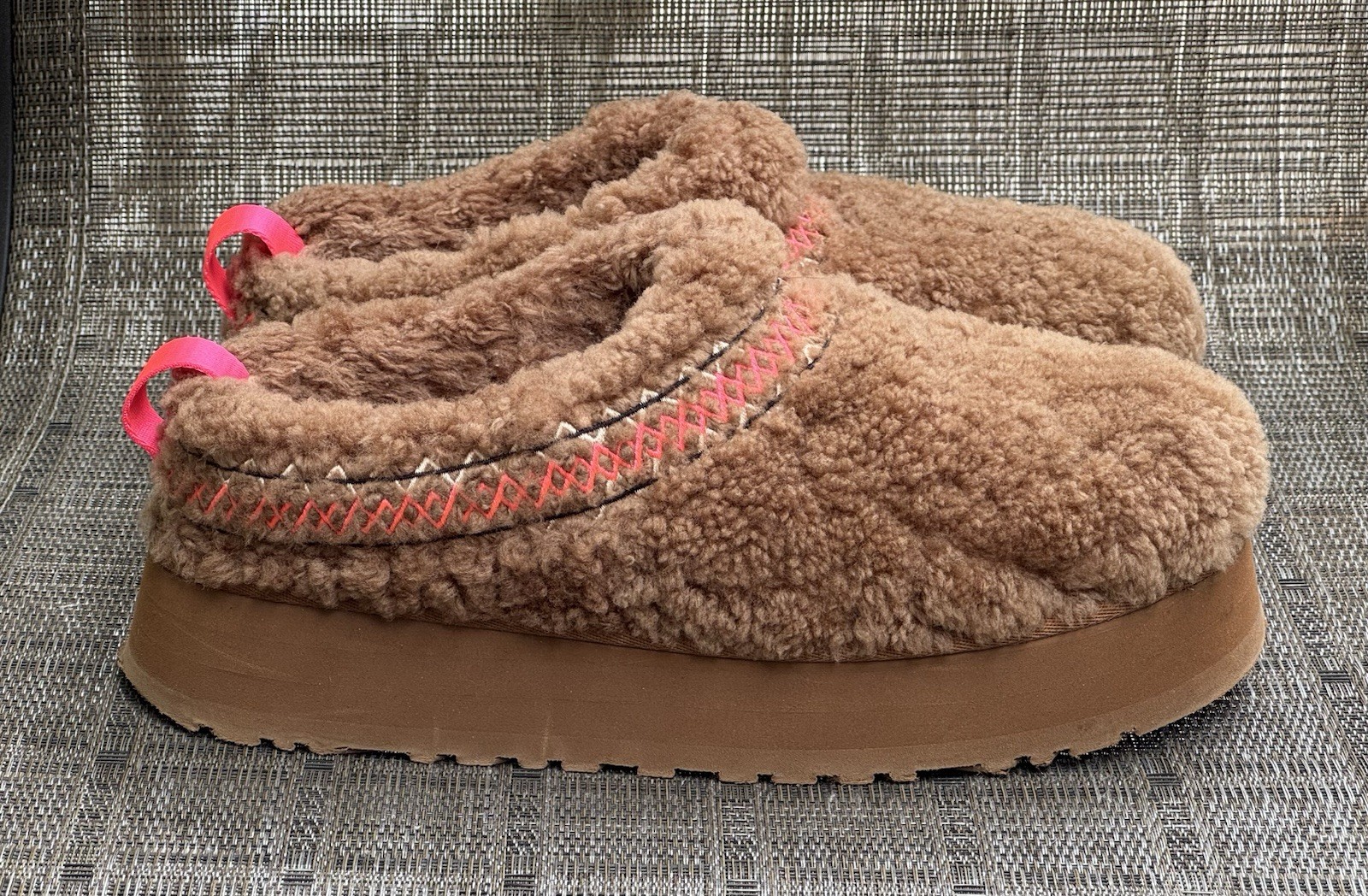 Ugg Tazz Braid Platform Slippers Hardwood Size 9 EUC!