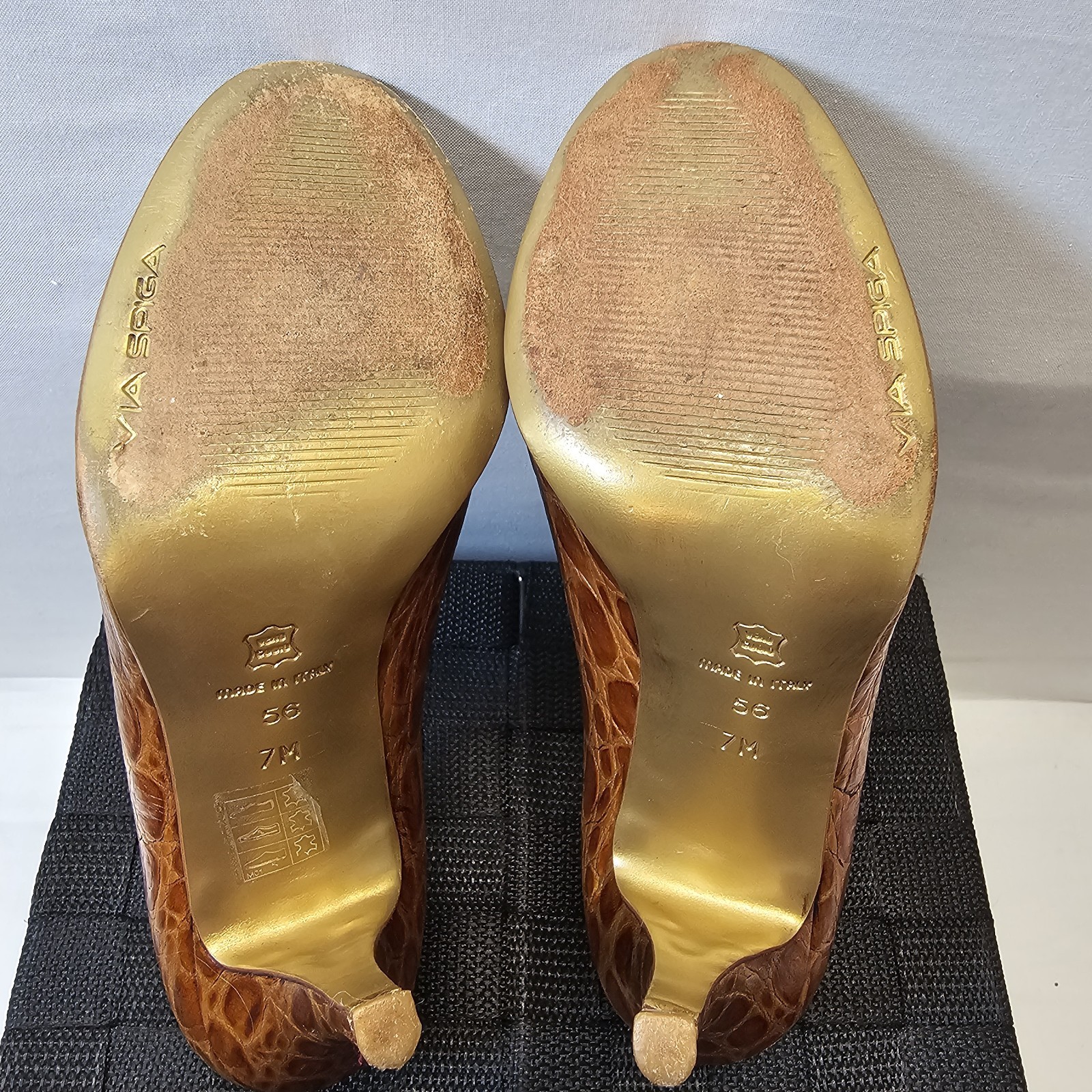 Via Spiga Embossed Leather Peep Toe Strap Criss-Cross Vamp Mob Stiletto 7M Italy