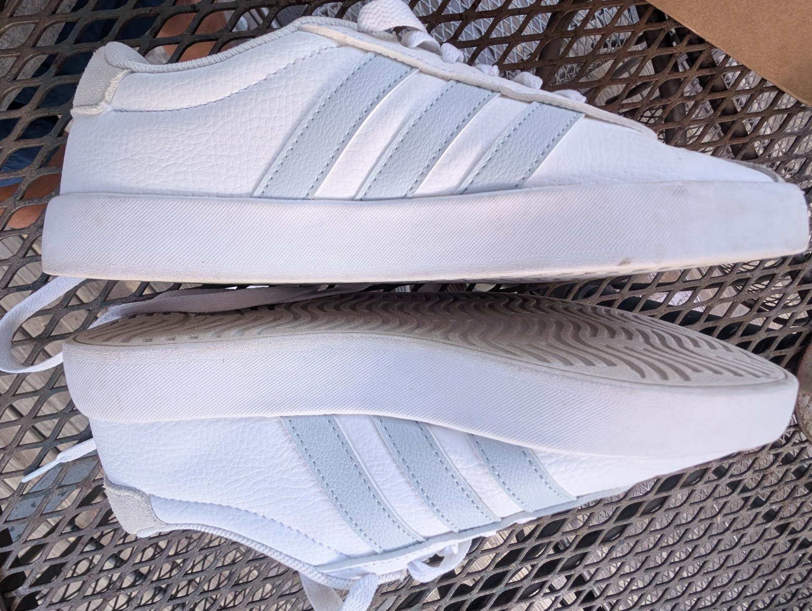 Adidas Court 3.0 White/Gray Leather Low Top Athletic Sneaker women’s SIZE 7.5