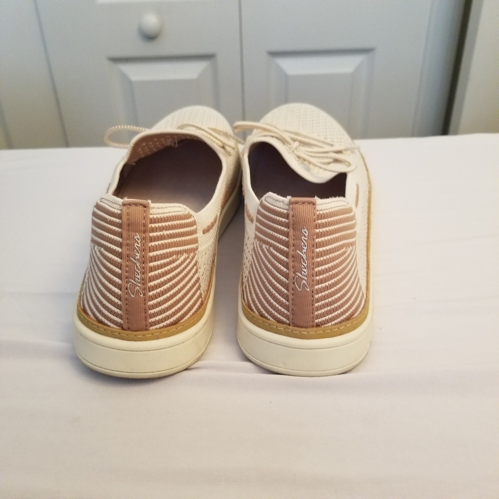 Skechers Stretch Fit Knit Slip On Sneakers Cream Tan Bow Detail Loafers Womens 9