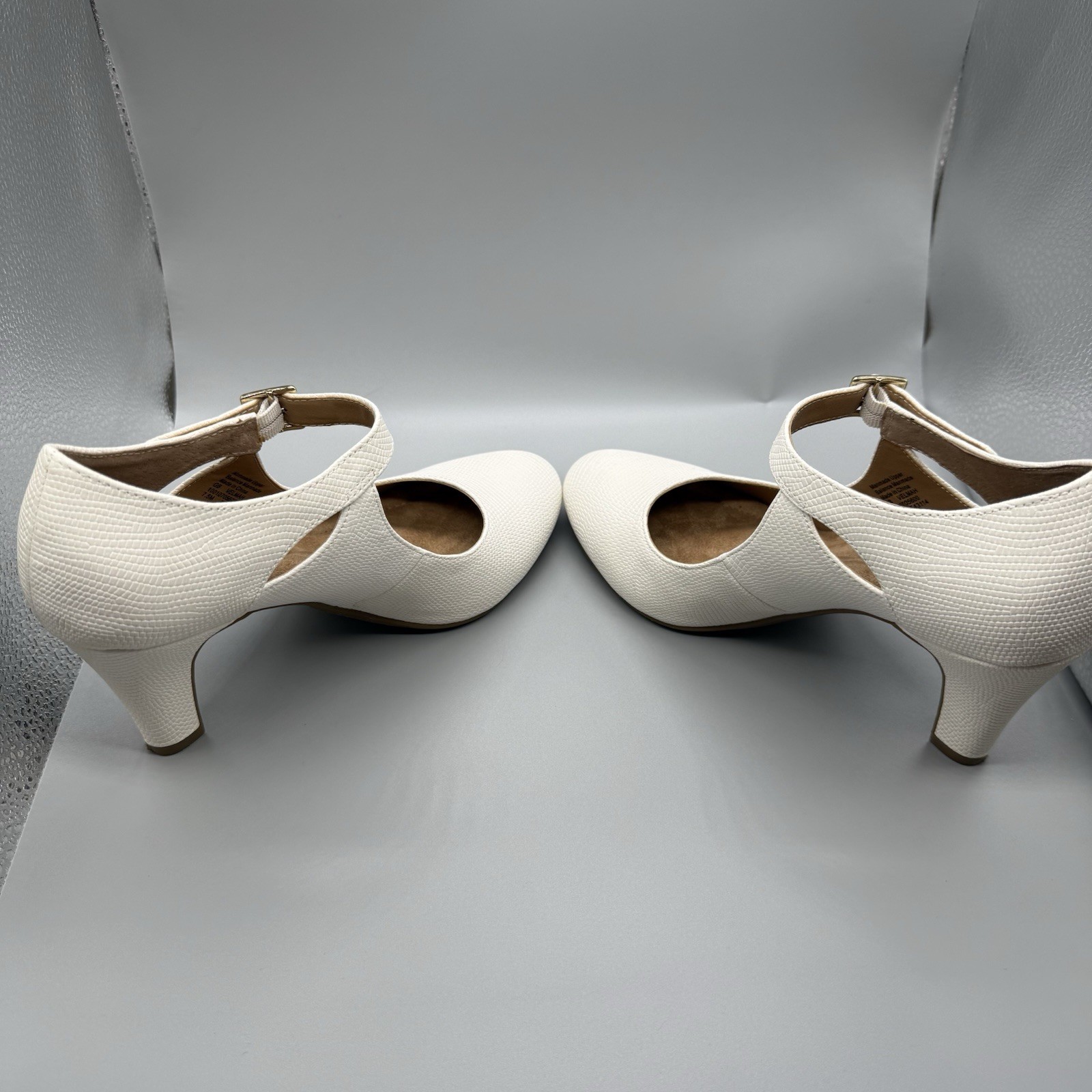 Giani Bernini Retro Style White Mary Jane Textured Heels Size 7.5 M