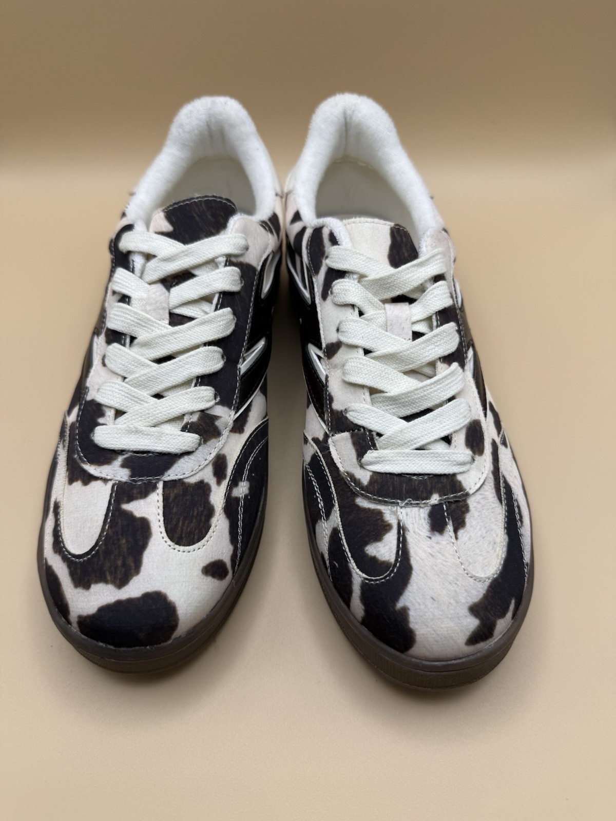 Madden Girl Giia Faux Suede Cow Print Comfort Cushioned Low Top Shoe 9.5 NIB