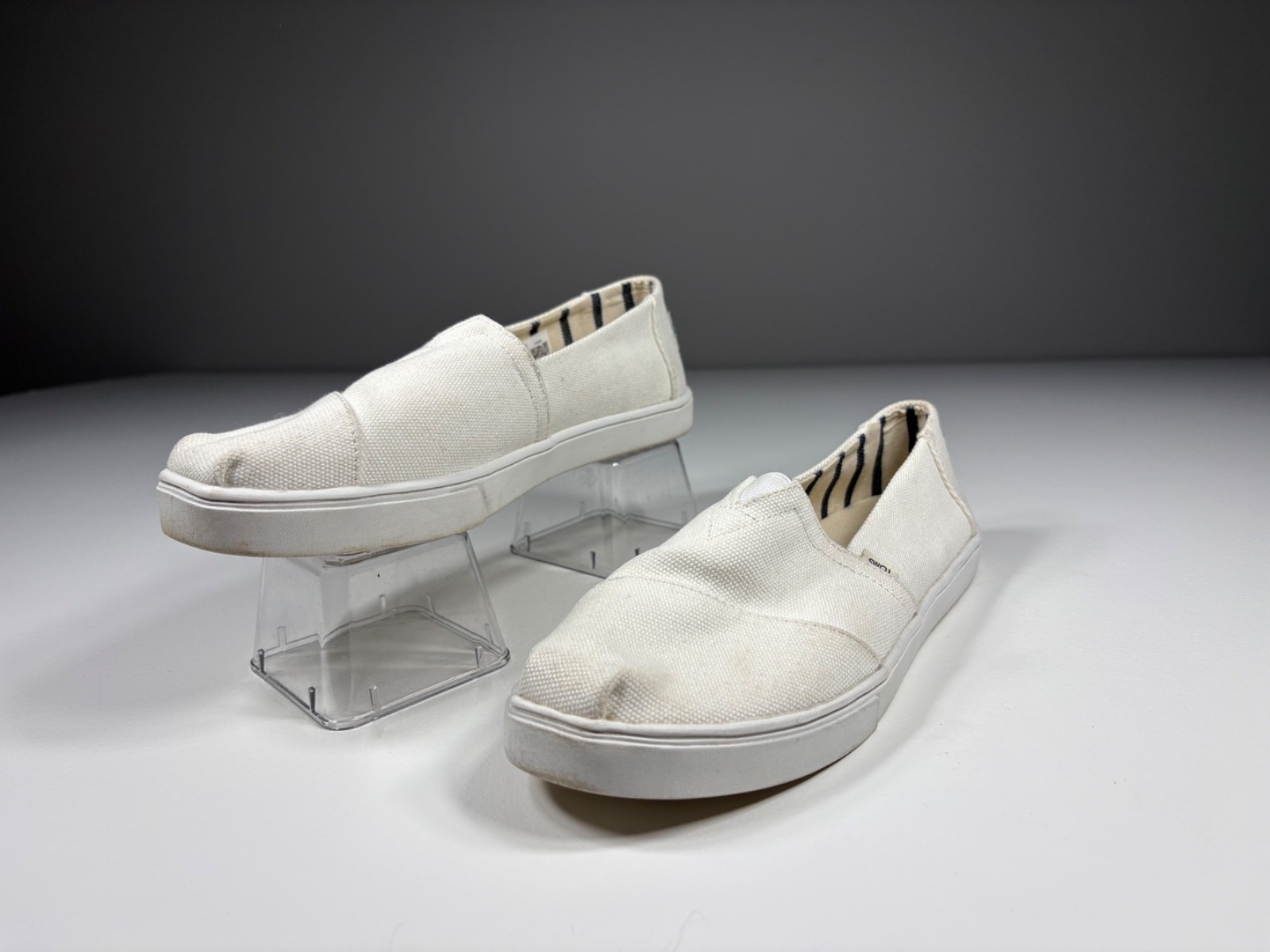 TOMS Flats Women 8.5 White Canvas Boat Shoes Casual Coastal Travel Comfort