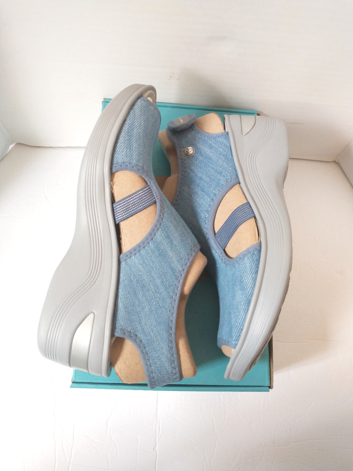 BZEES Dream ~Size 9W~ WIDE WIDTH Ankle Wedge Sandals Machine Washable Denim Blue