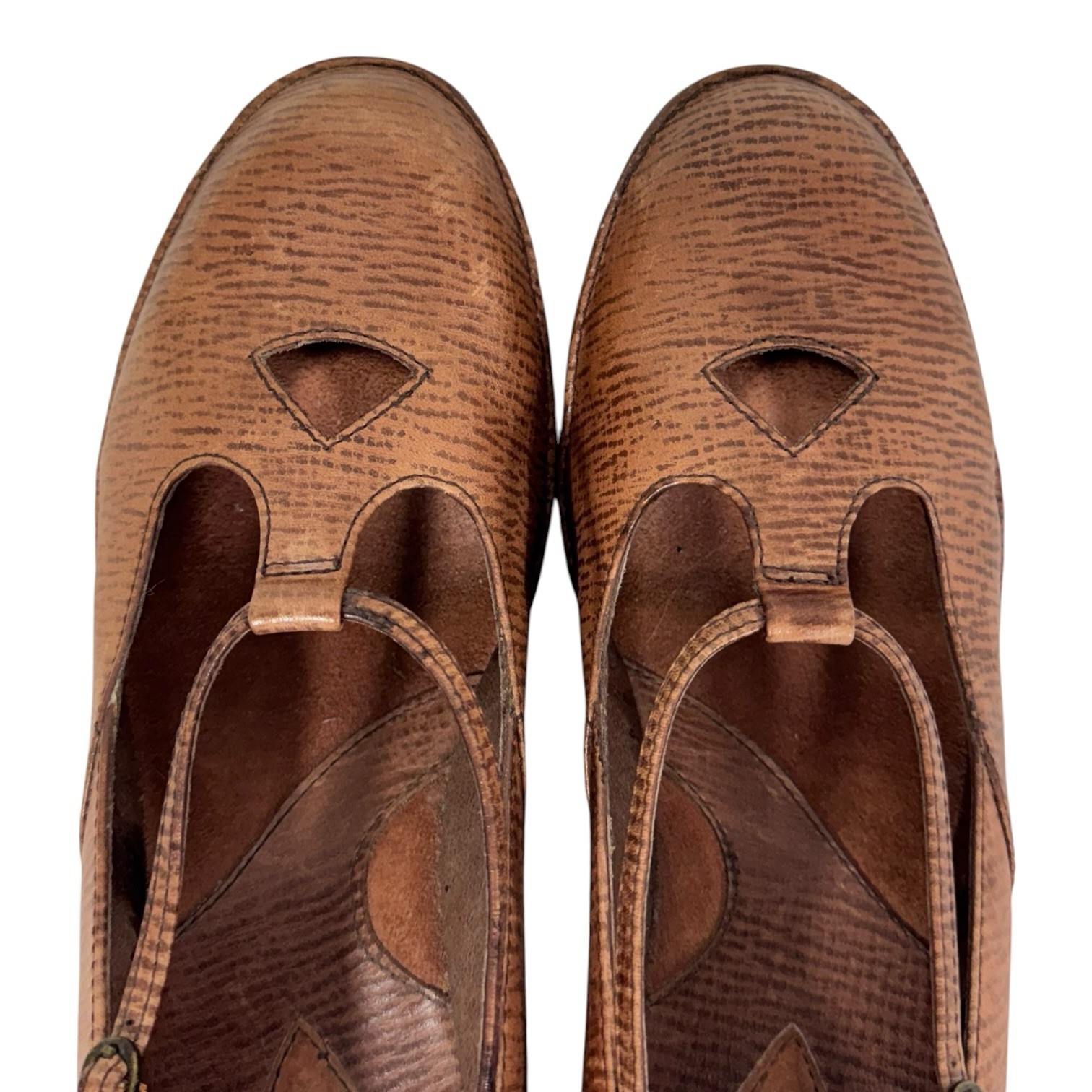 CLARKS ARTISAN Womens 9.5 Embossed Leather T Strap Pumps Maryjane Heels 73872