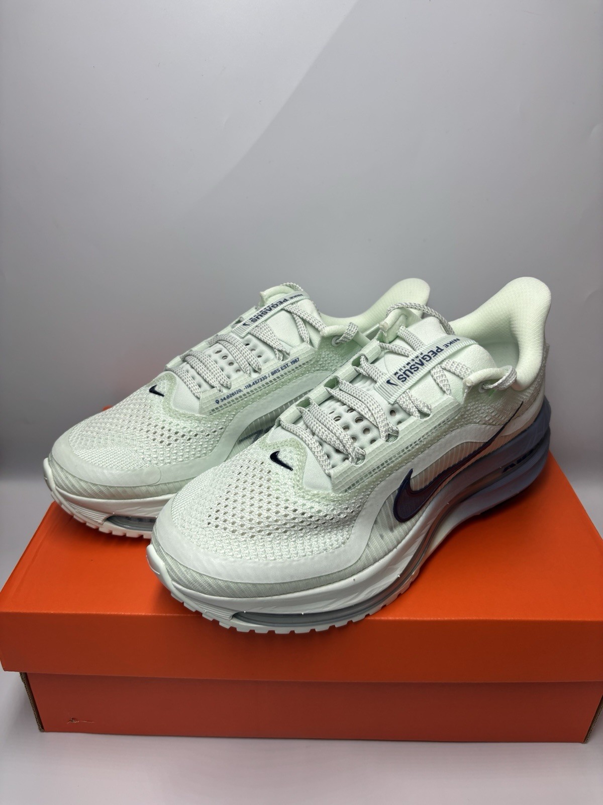 Women’s Nike Pegasus Premium Shoes Size 8
