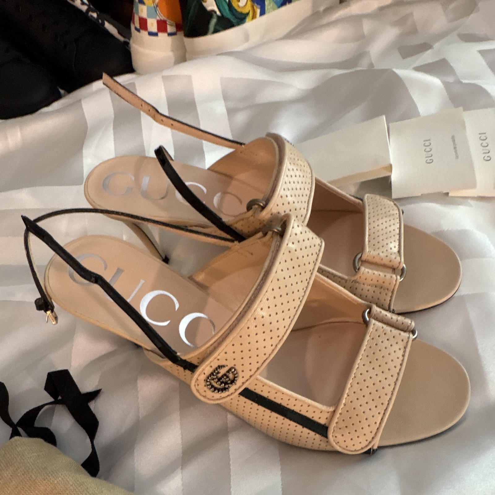 Gucci Beige/Black Leather Strappy Ankle Strap Buckle Sandals US 8 NIB