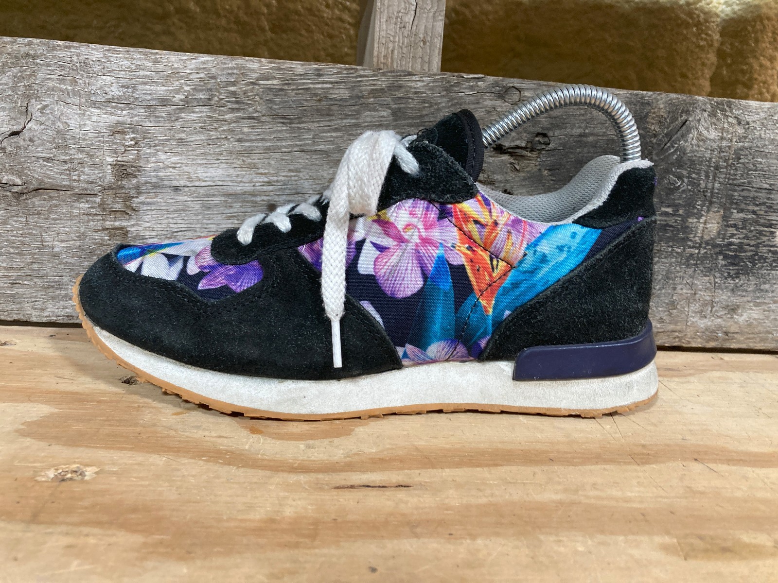 Inkkas Shoes – Womens 6 – Black Suede Floral Print – Lace Up – Running Sneakers
