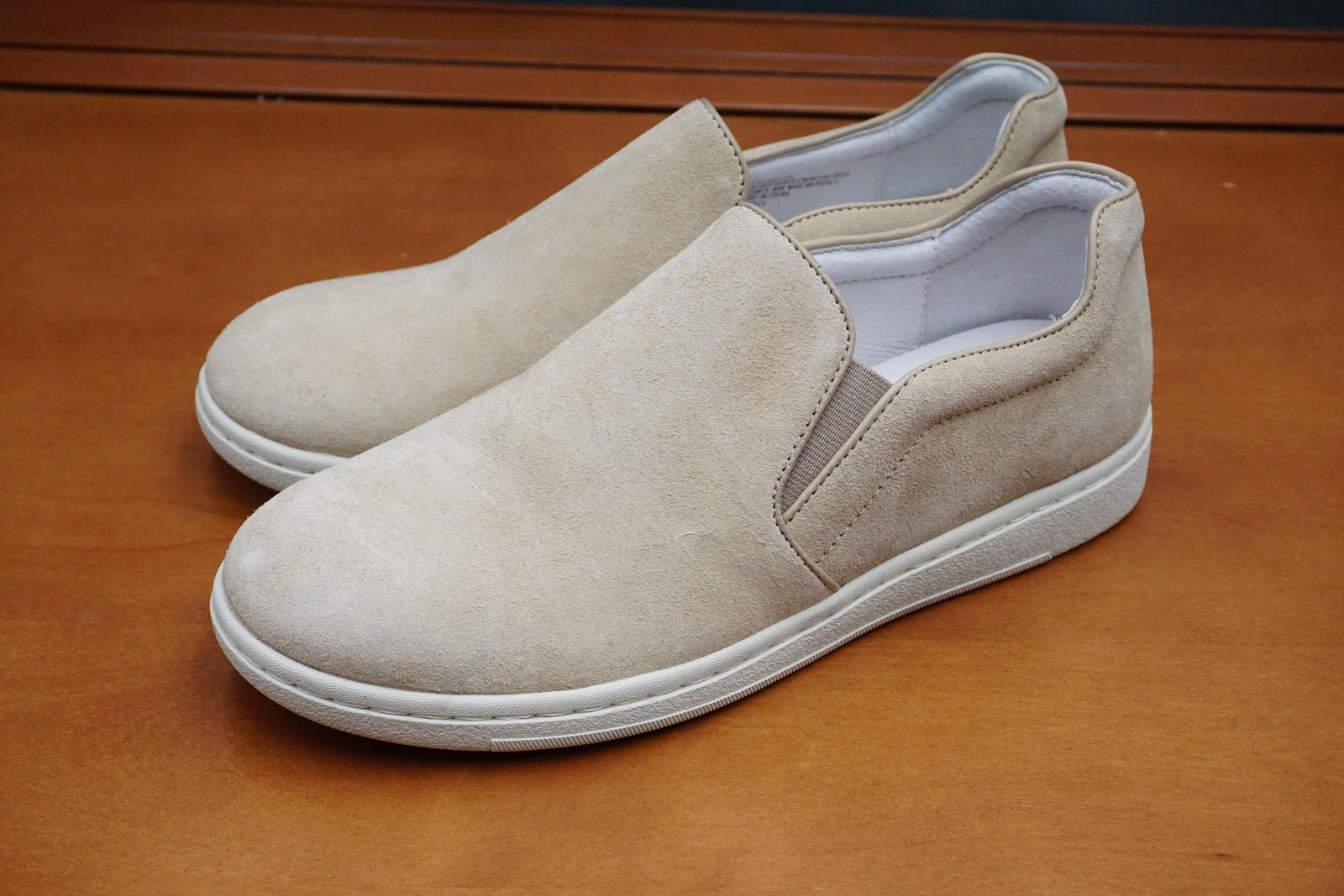 Söfft Sneakers Womens Size 7 US Beige Suede Slip On Casual Lined Cushioned Shoes